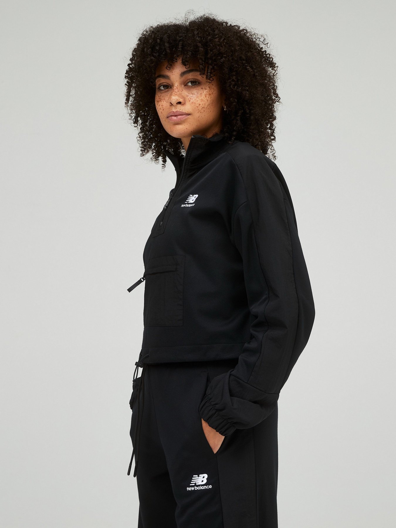 Анорак New Balance Athletics Amplified Qtr Zip модель WJ21501BK Фото