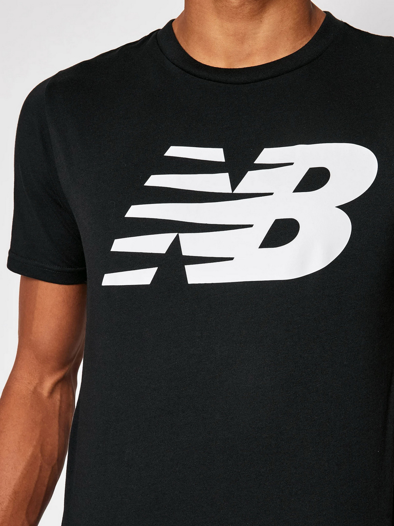 Футболка New Balance Classic модель MT03919BK Футболка New Balance Classic модель MT03919BK Фото