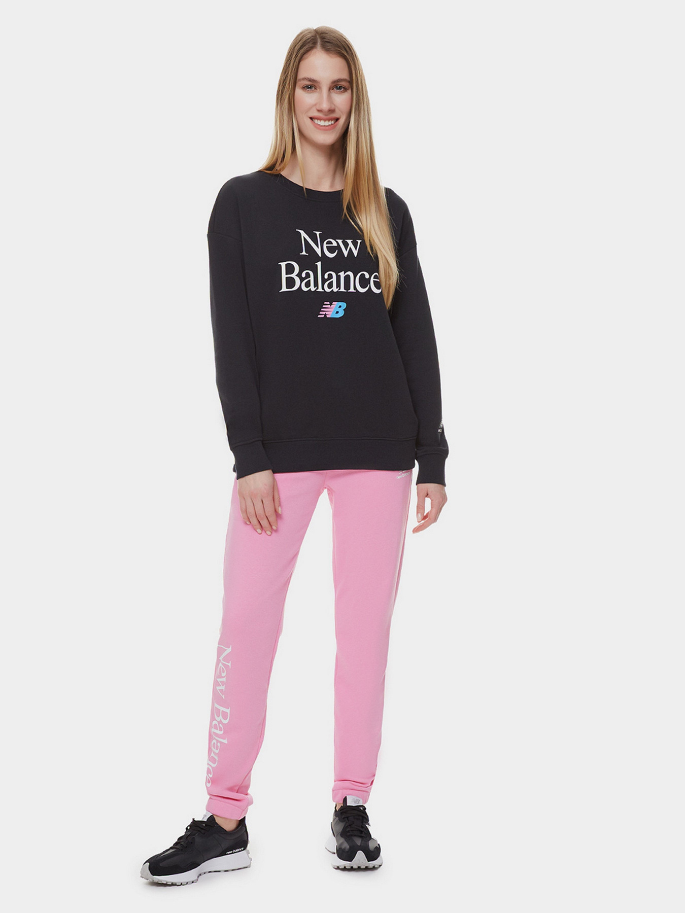 Світшот New Balance Essentials Celebrate модель WT21508BK Світшот New Balance Essentials Celebrate модель WT21508BK Фото