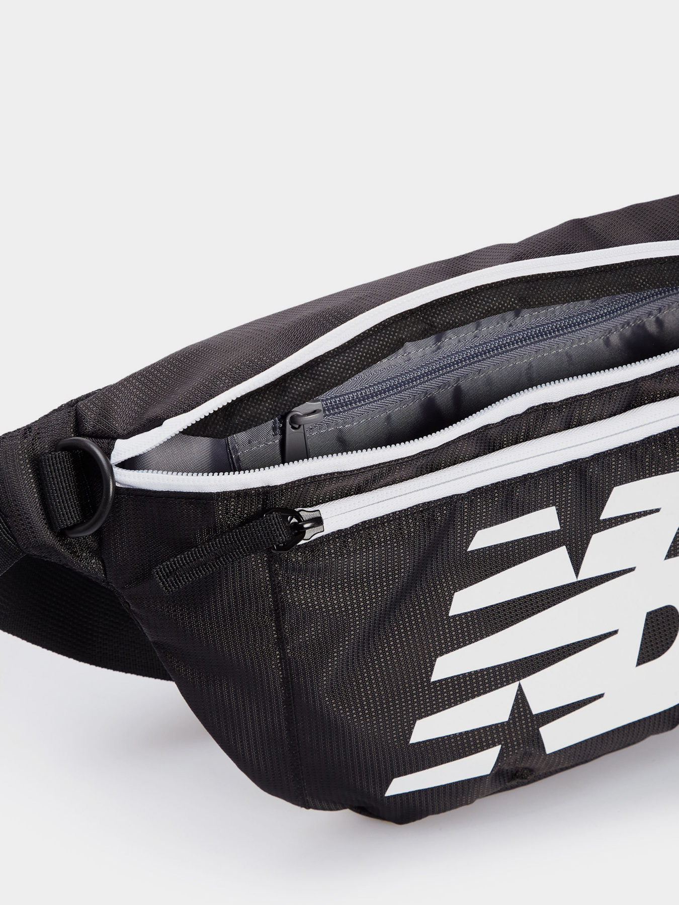 Поясная сумка New Balance Opp Core модель LAB31004BK Фото