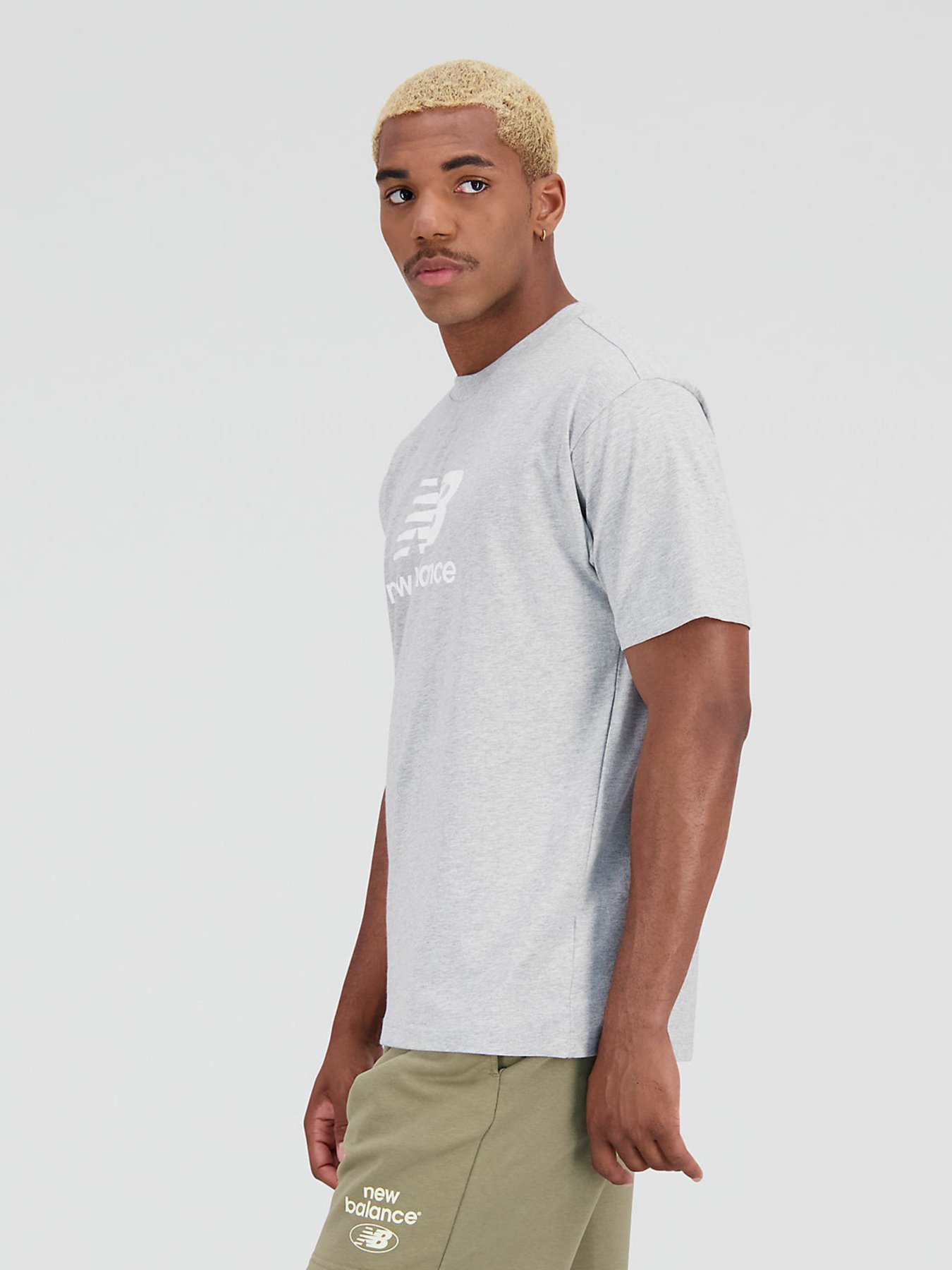 Футболка New Balance Essentials Stacked Logo модель MT31541AG Фото