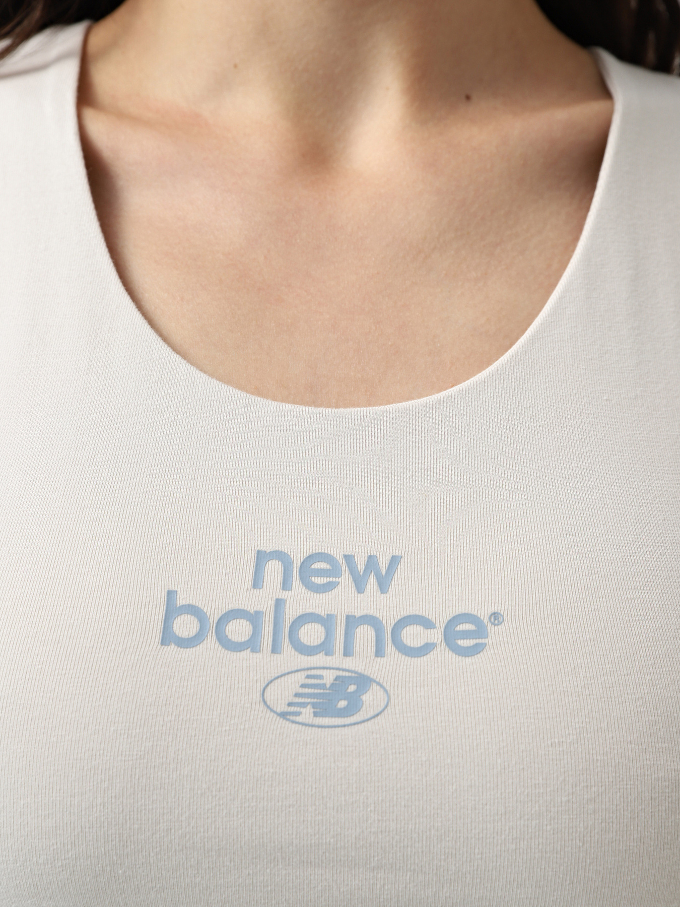 Спортивный топ New Balance Essentials Reimagined модель WB31500MBM Спортивный топ New Balance Essentials Reimagined модель WB31500MBM Фото