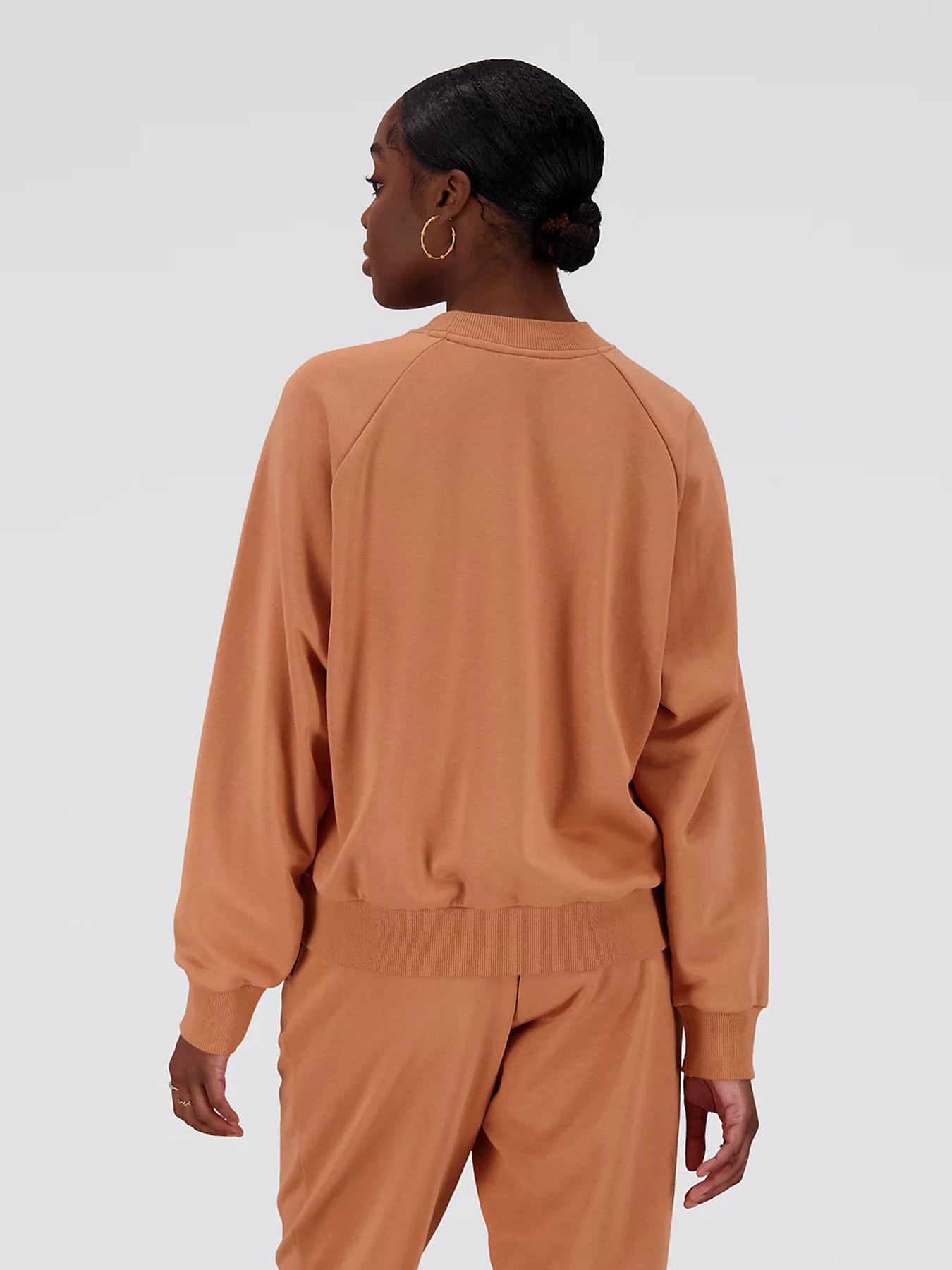 Свитшот New Balance Essentials Reimagined Arch модель WT31508SEI Фото