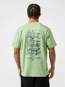 Футболка New Balance Essentials Cafe Shop Front модель MT31559CIE Фото