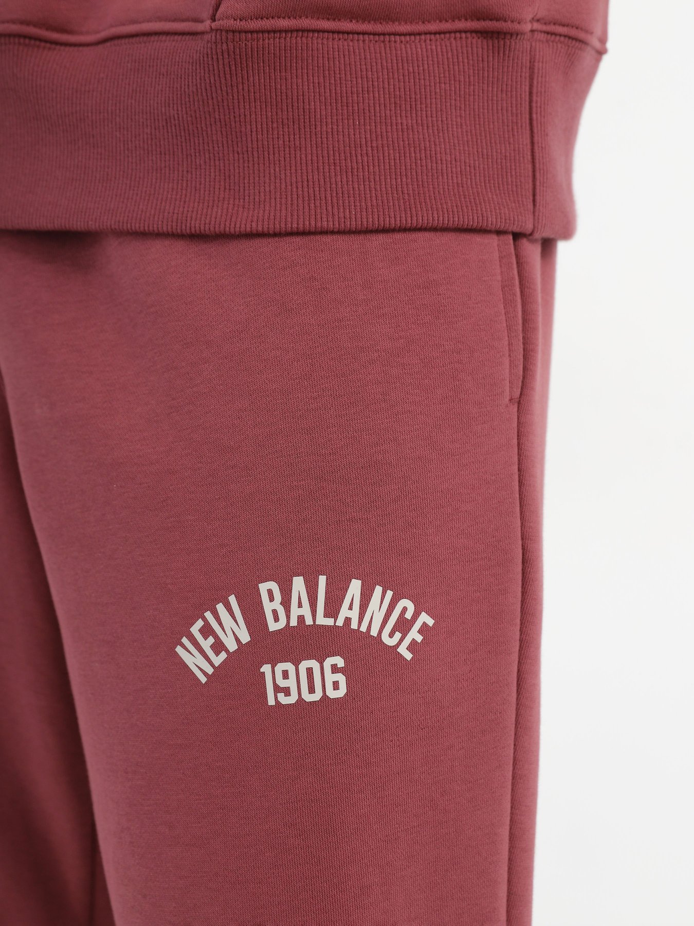 Штаны спортивные New Balance Essentials Varsity модель MP33551WAD Фото