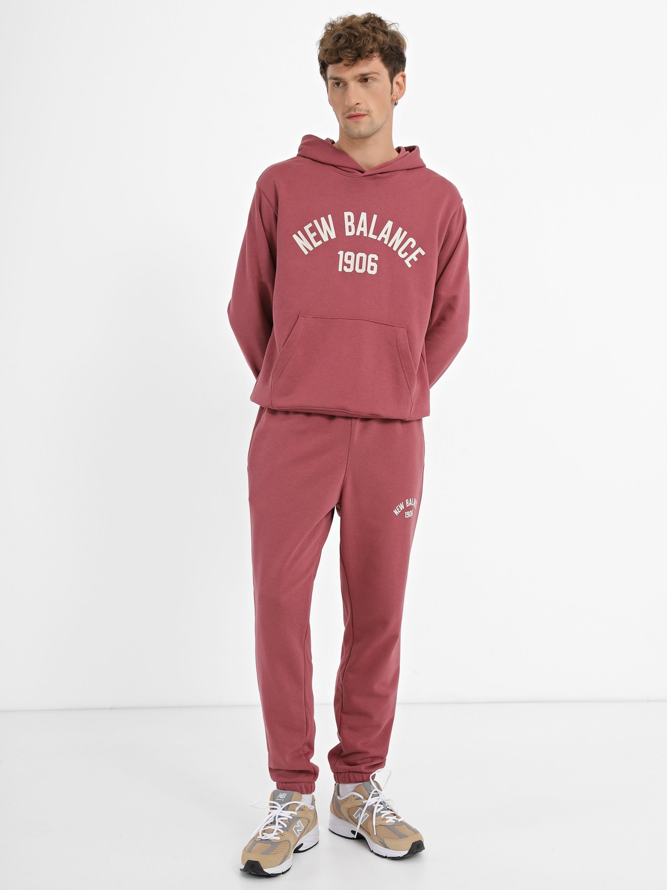 Штаны спортивные New Balance Essentials Varsity модель MP33551WAD Фото