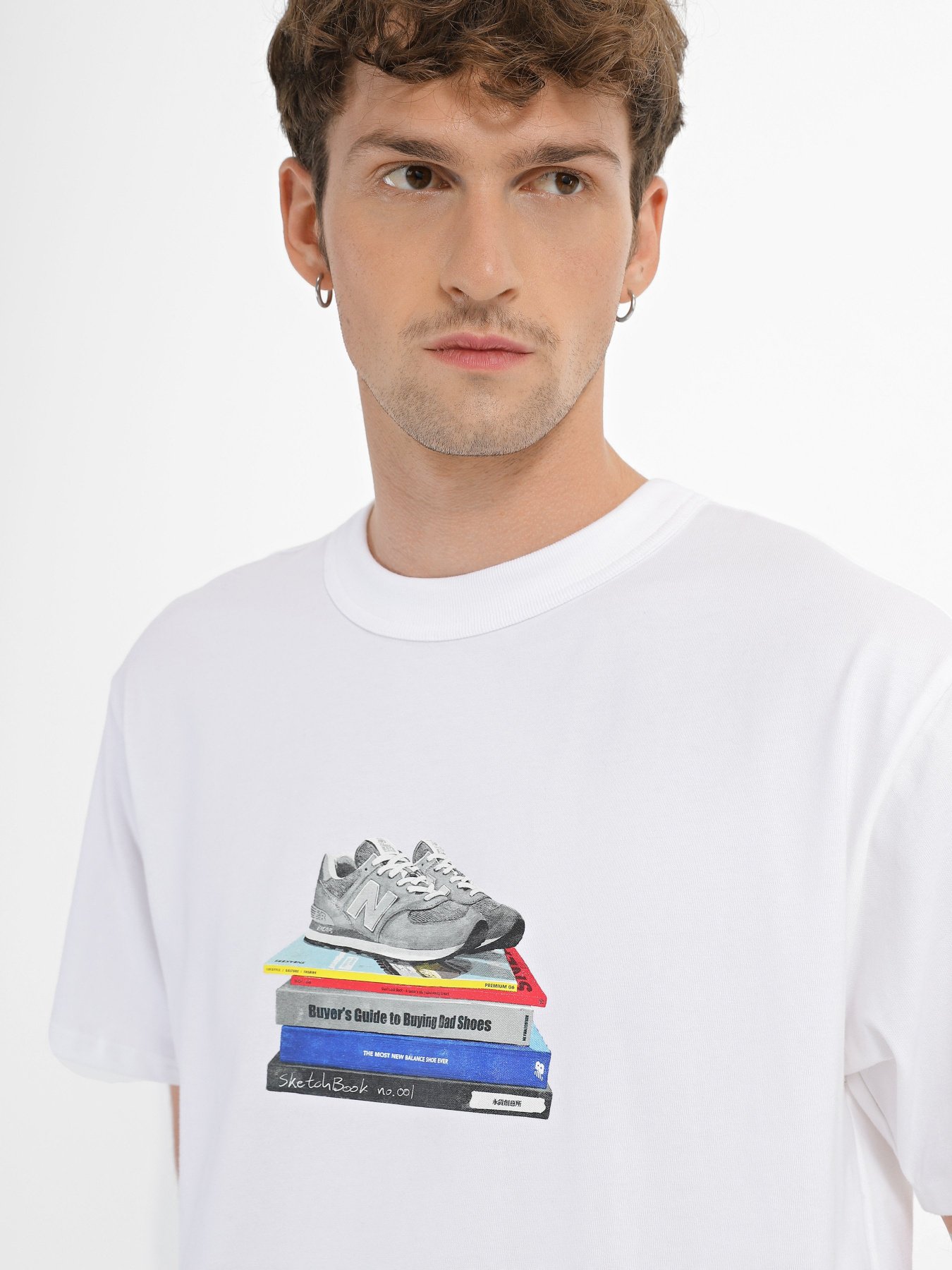 Футболка New Balance Athletics Wesley Shan Sneaker модель MT33562WT Фото