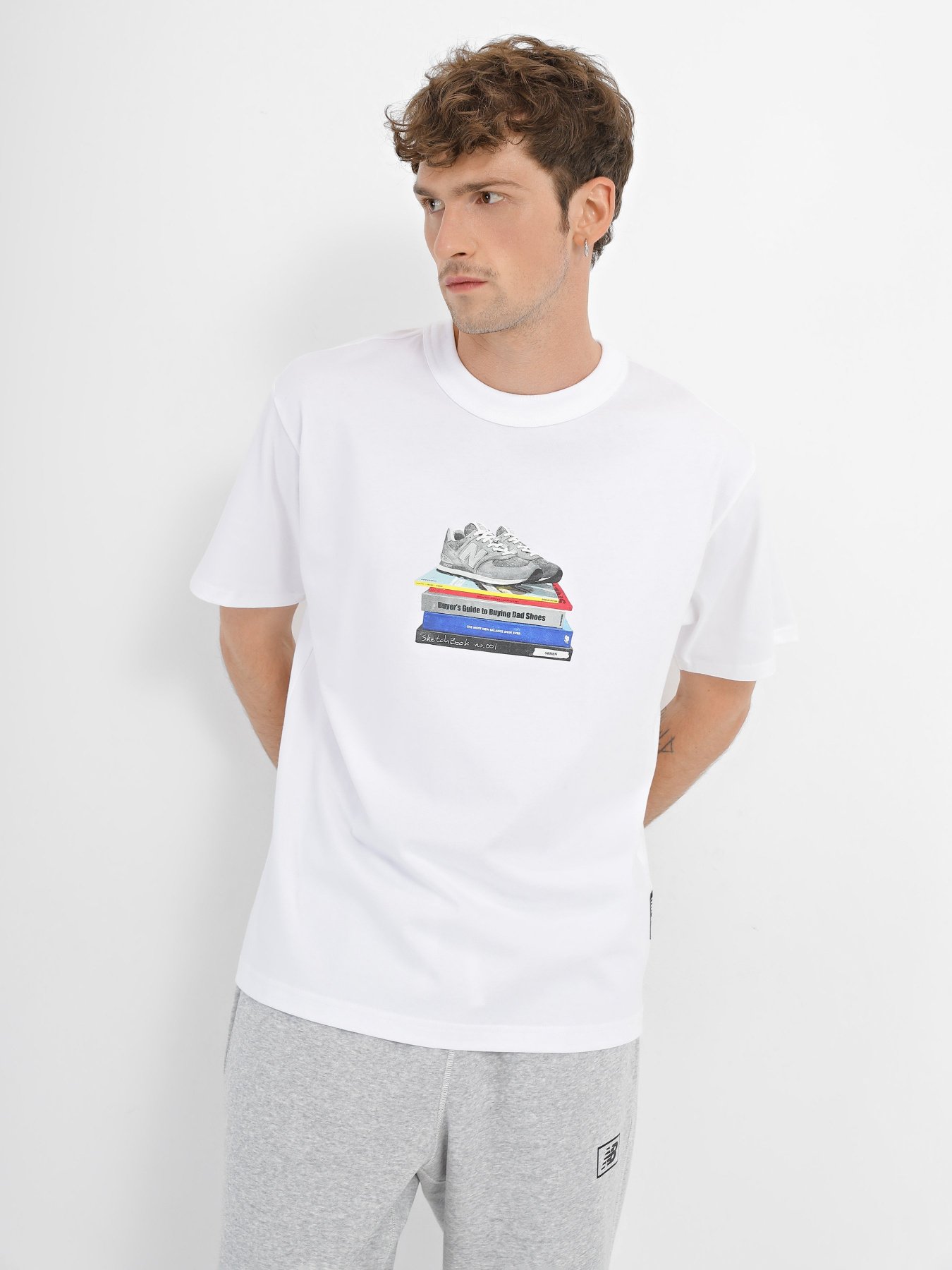 Футболка New Balance Athletics Wesley Shan Sneaker модель MT33562WT Фото