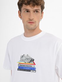 Футболка New Balance Athletics Wesley Shan Sneaker модель MT33562WT Фото