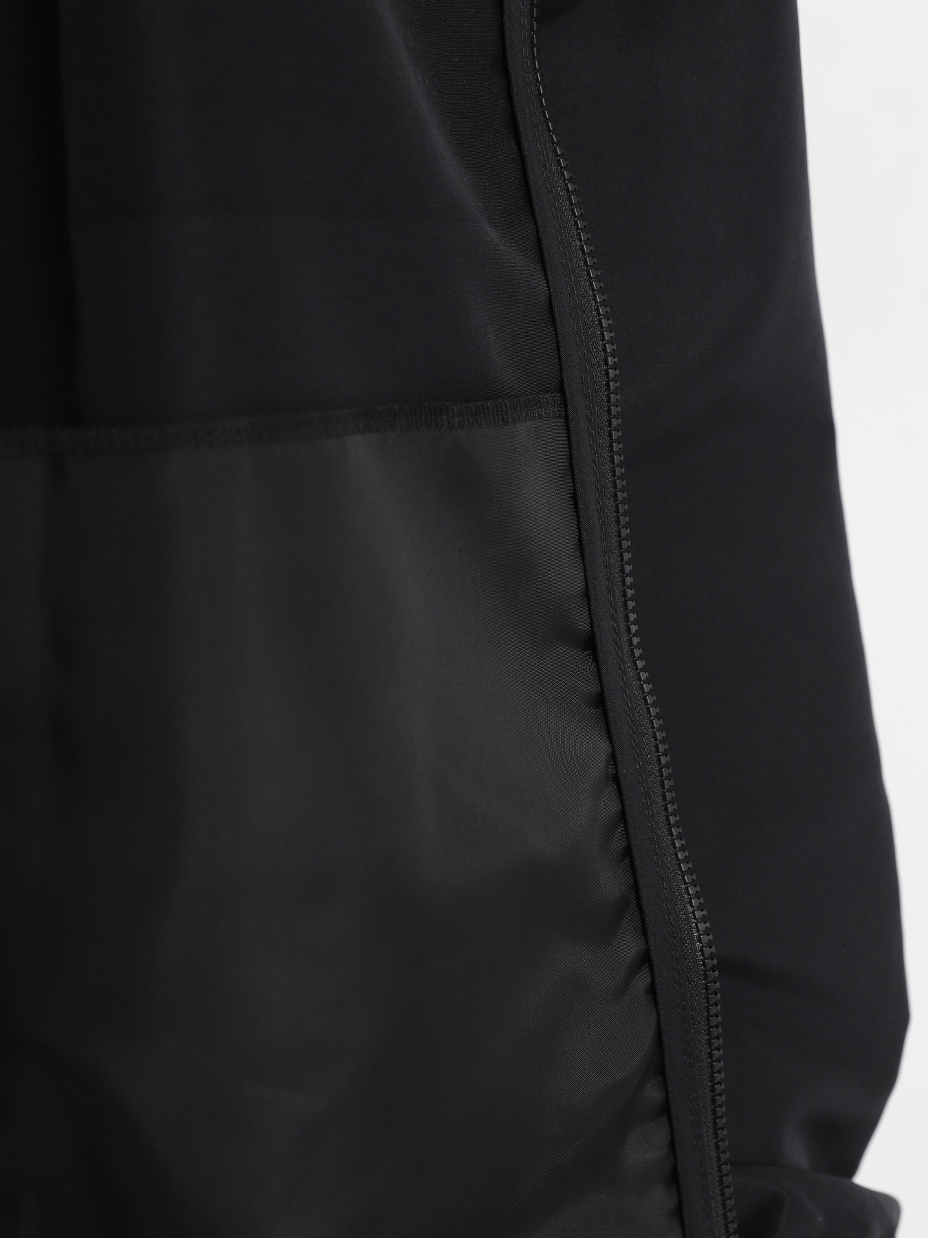 Демісезонна куртка New Balance Sport Woven модель WJ33501BK Фото