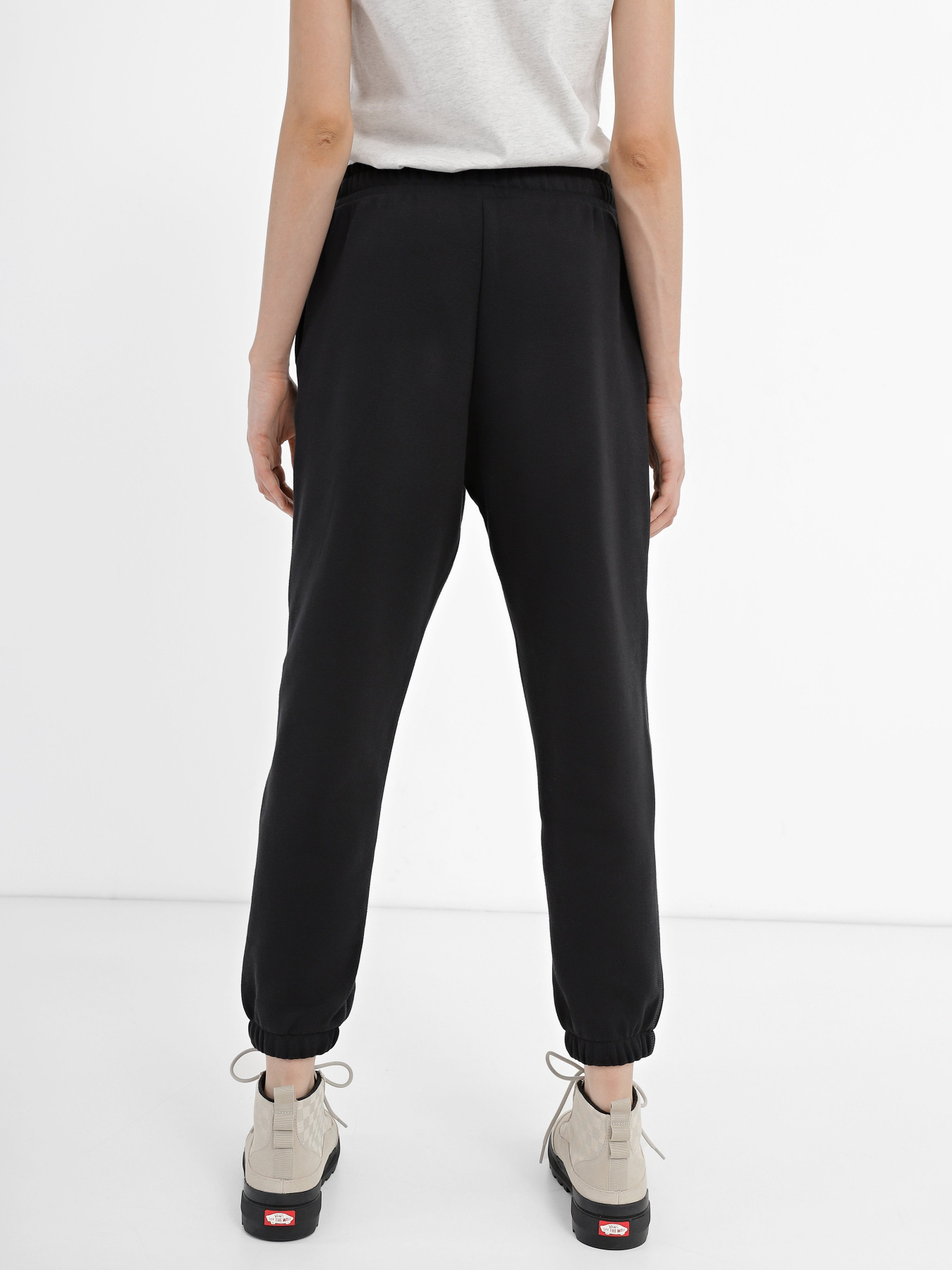 Штаны спортивные New Balance Essentials Brushed Back Fleece модель WP33500BK Фото