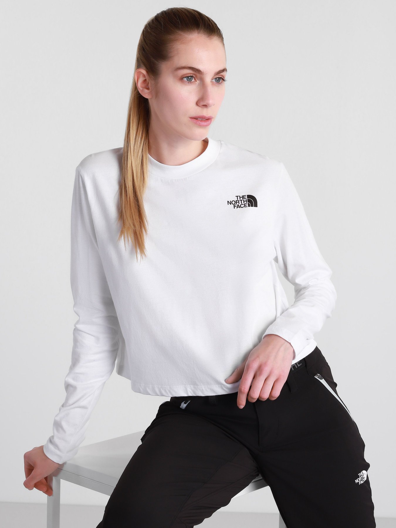 Лонгслів The North Face LONGSLEEVE CROP TEE модель NF0A5581FN41 Лонгслів The North Face LONGSLEEVE CROP TEE модель NF0A5581FN41 Фото