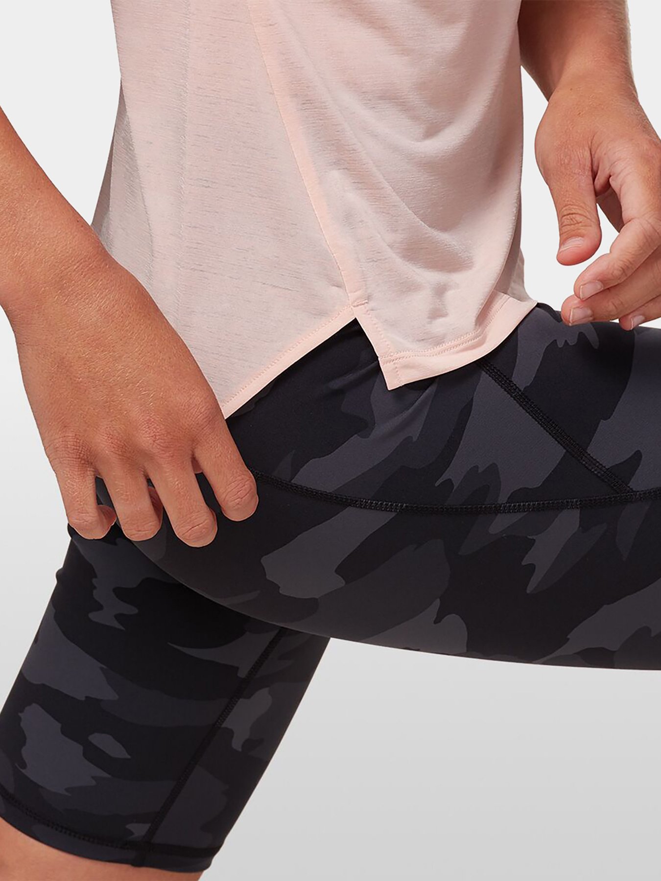 Спортивна майка The North Face Up With The Sun Tank модель NF0A538VUBF1 Фото