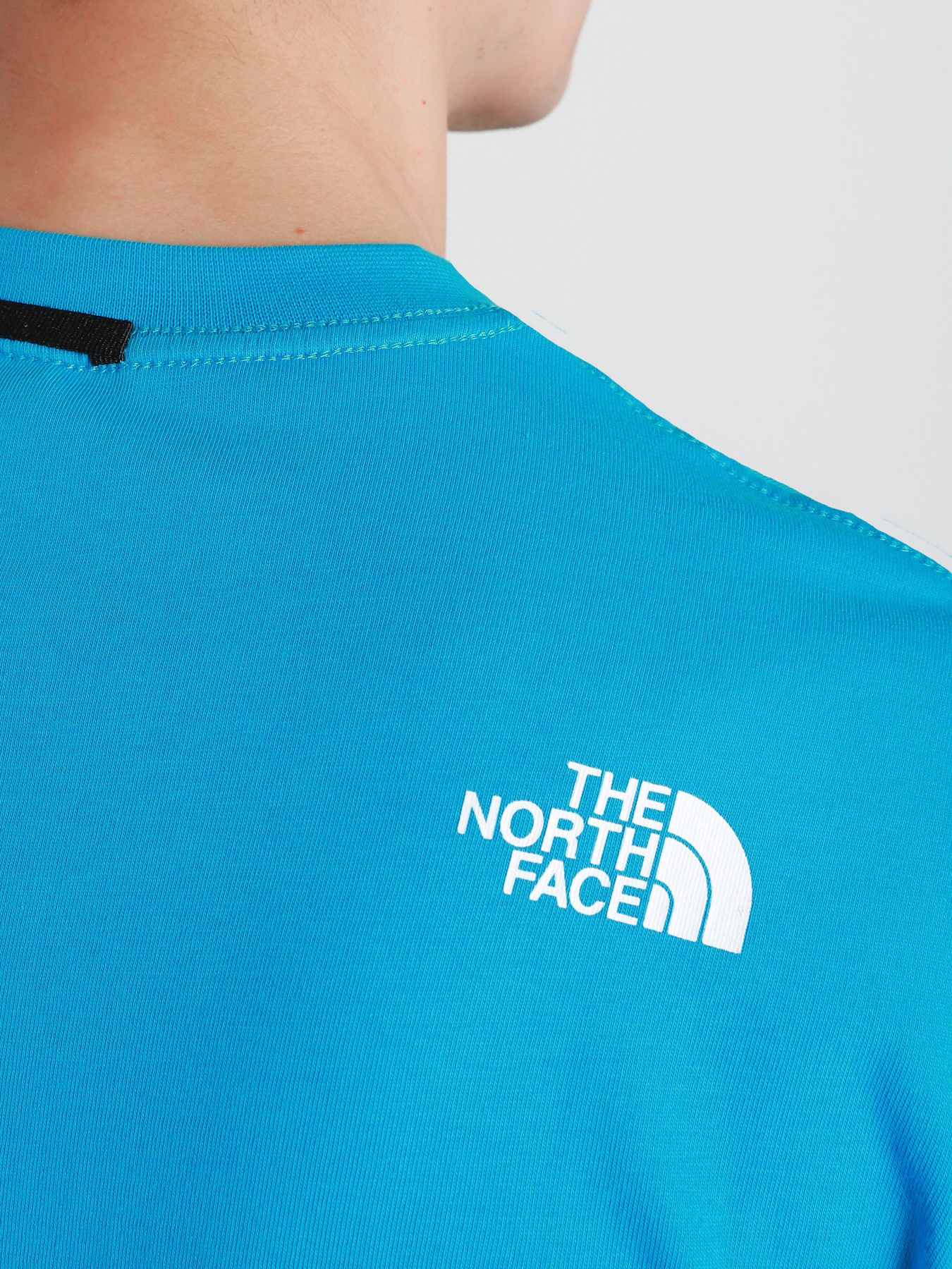 Футболки і поло The North Face BLACK BOX CUT модель NF0A557KD7R1 Фото