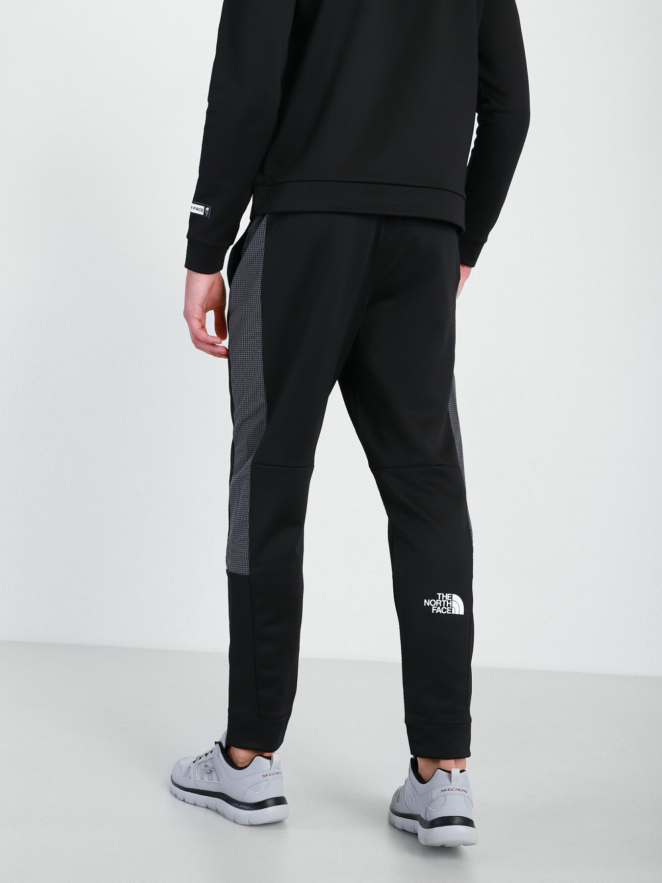 Штаны спортивные The North Face Mountain Athletics Cuffed модель NF0A5IBZJK31 Фото