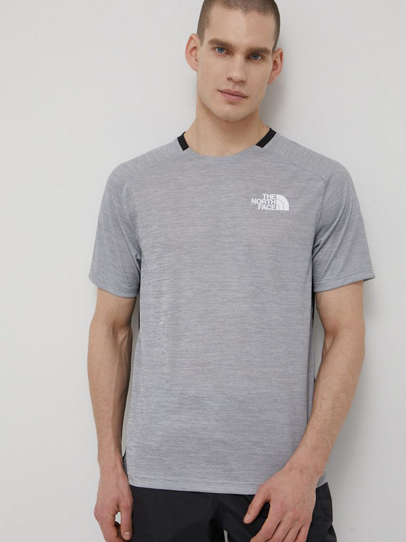 Футболки і поло The North Face Ma модель NF0A5IEUGAU1 Фото