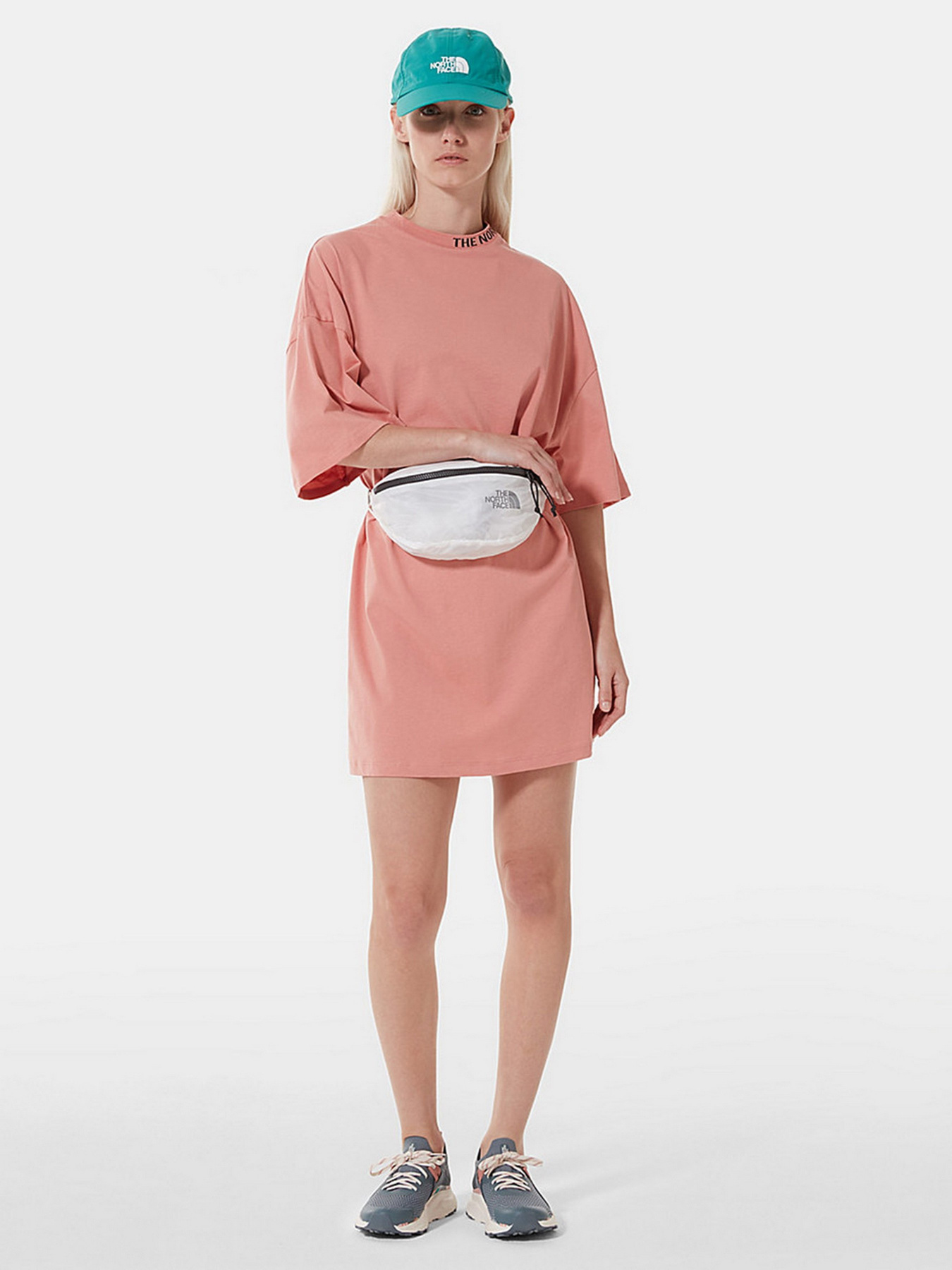 Сукня міні The North Face Zumu Модель NF0A7SXHHCZ1 Фото