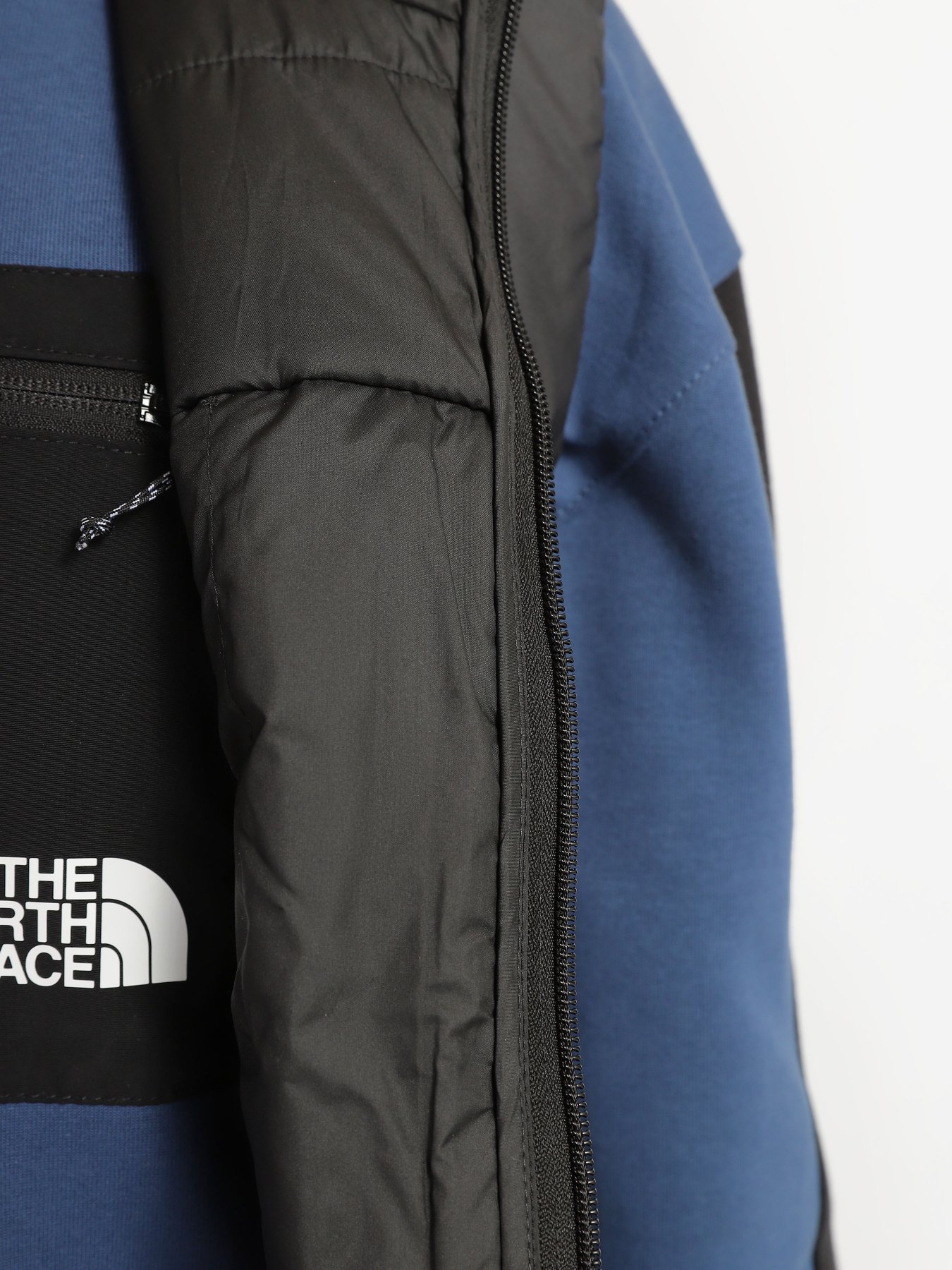 Жилет с утеплителем The North Face Aconcagua 2 модель NF0A4R2FJK31 Фото