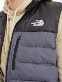 Утеплений жилет The North Face Resolve модель NF0A4R2FNY71 Утеплений жилет The North Face Resolve модель NF0A4R2FNY71 Фото