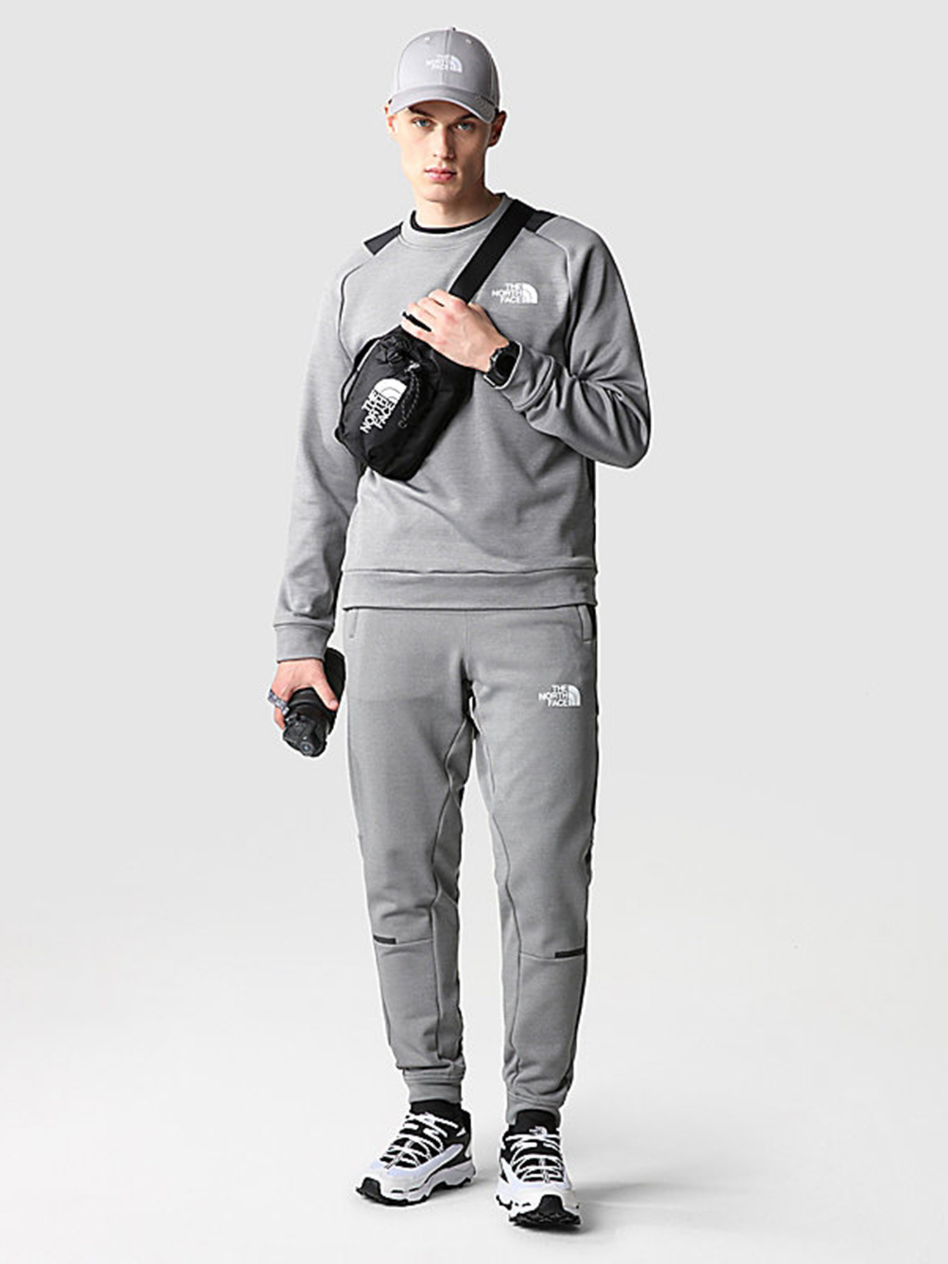 Штаны спортивные The North Face Mountain Athletics Wind модель NF0A7ZANDYY1 Фото