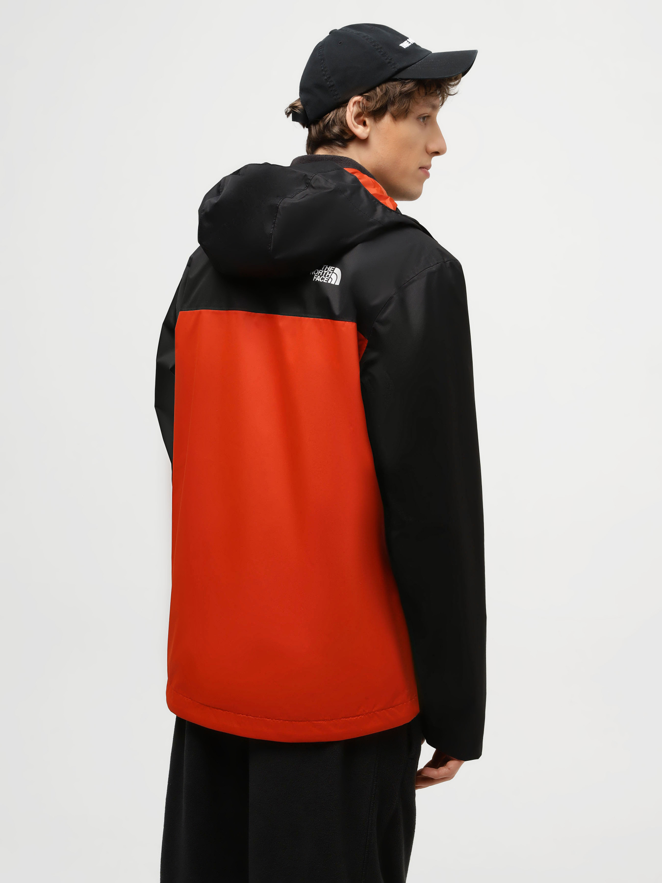 Демісезонна куртка The North Face Softshell Fornet модель NF0A3L5GSV61 Фото