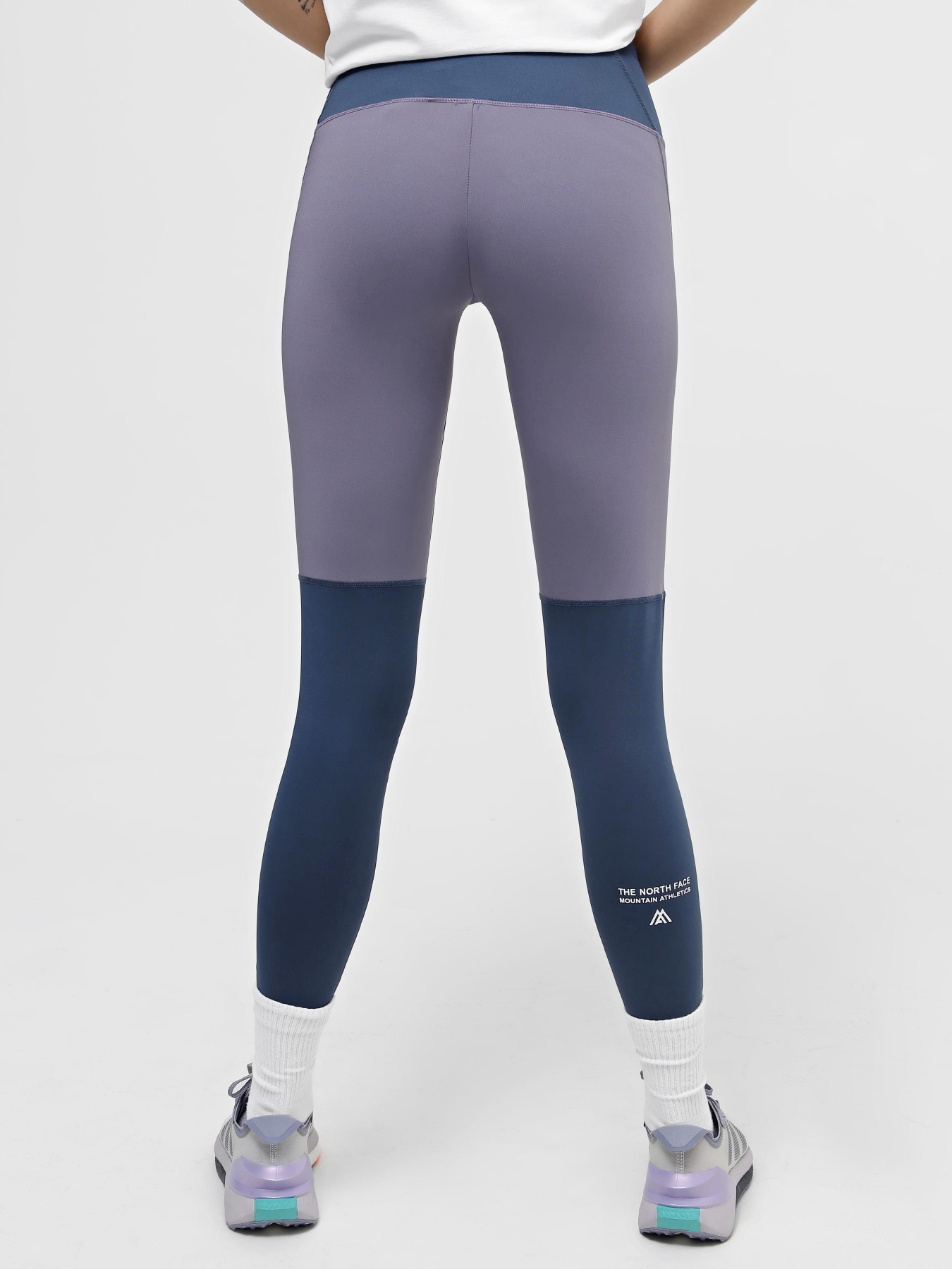 Спортивні леггінси The North Face Mountain Athletics модель NF0A825CIJV1 Фото