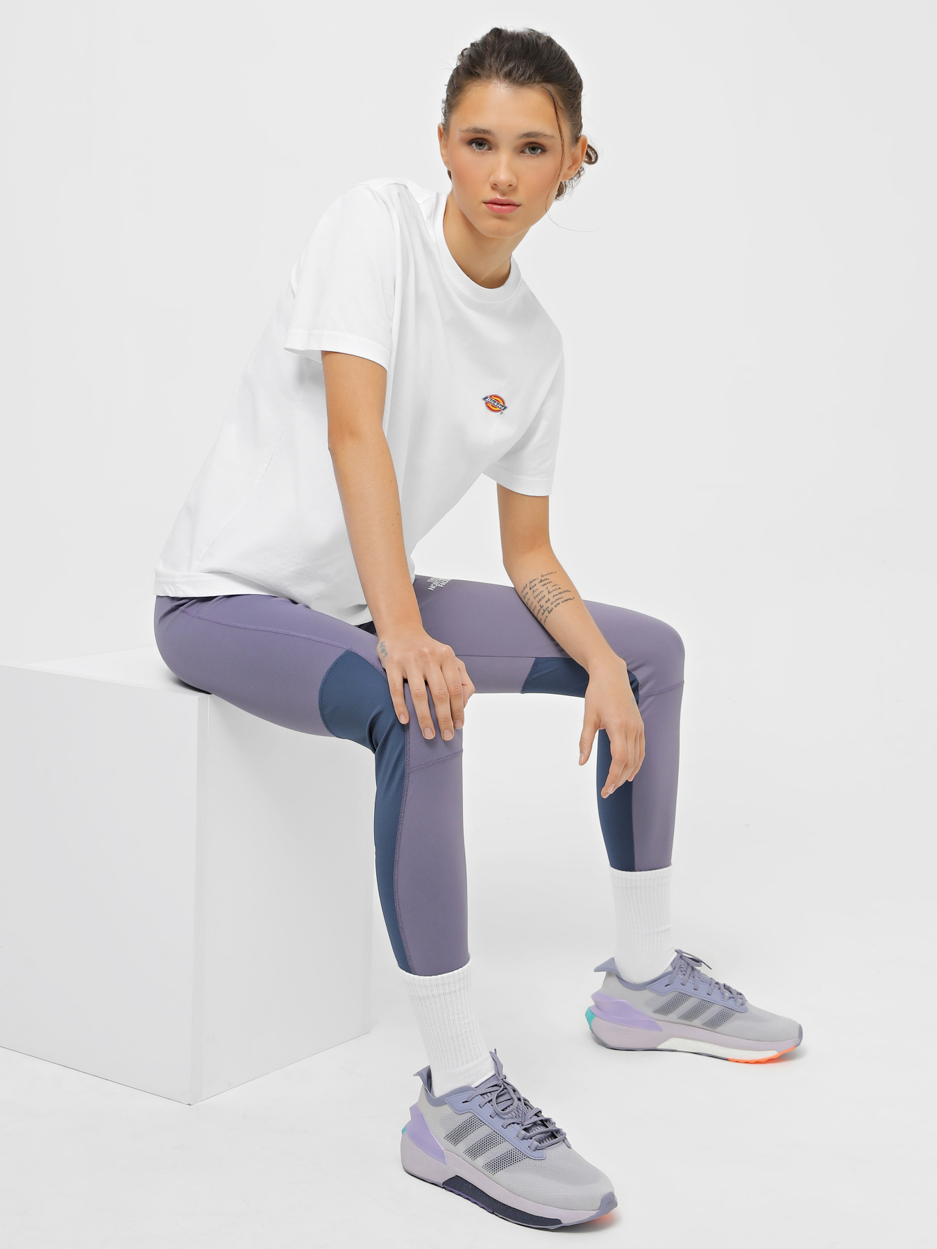 Спортивні леггінси The North Face Mountain Athletics модель NF0A825CIJV1 Фото