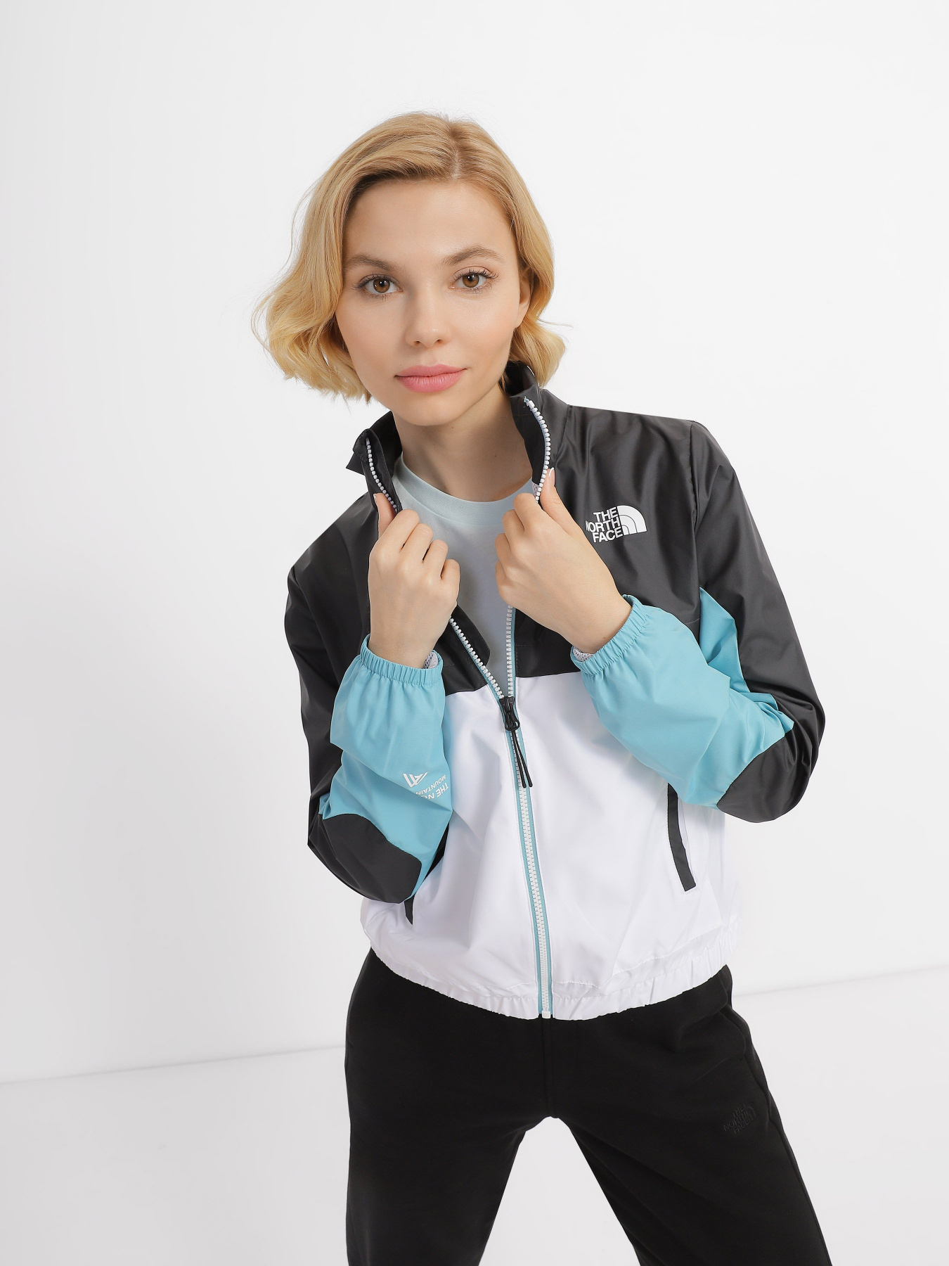 Ветровка The North Face Mountain Athletics модель NF0A825DIKF1 Фото