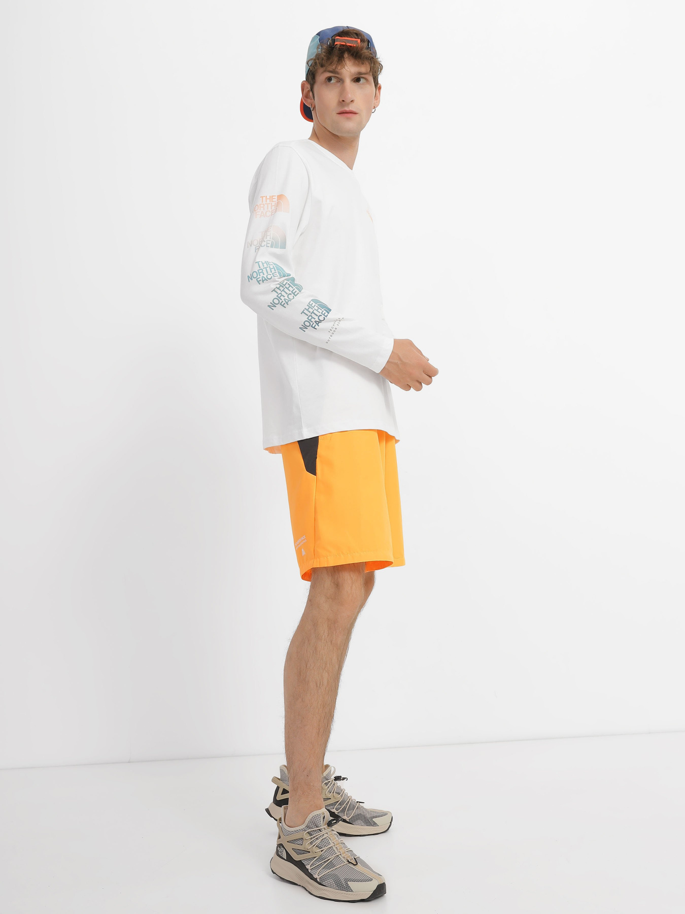 Лонгслив The North Face Graphic модель NF0A83FPN3N1 Фото