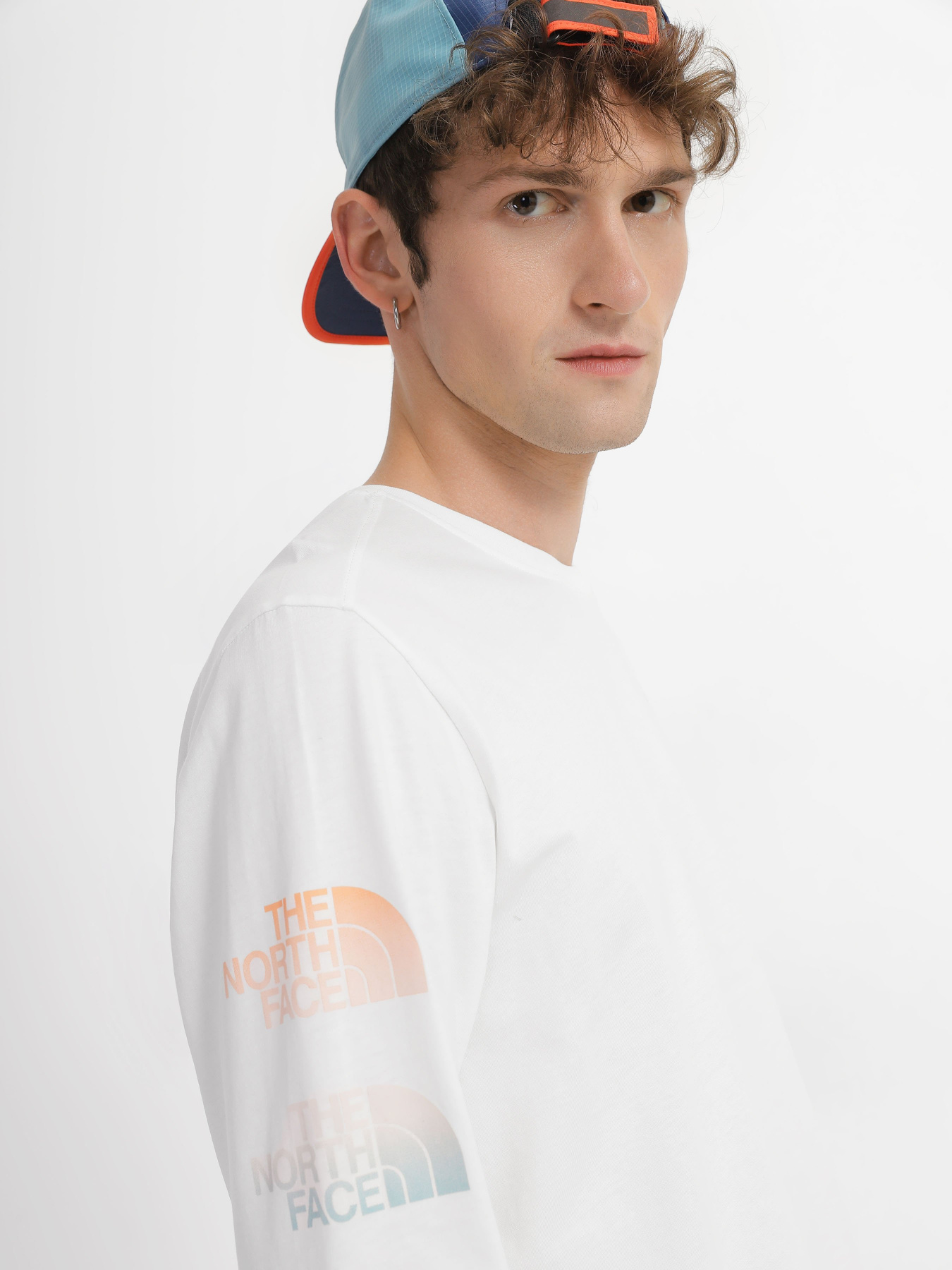 Лонгслив The North Face Graphic модель NF0A83FPN3N1 Фото