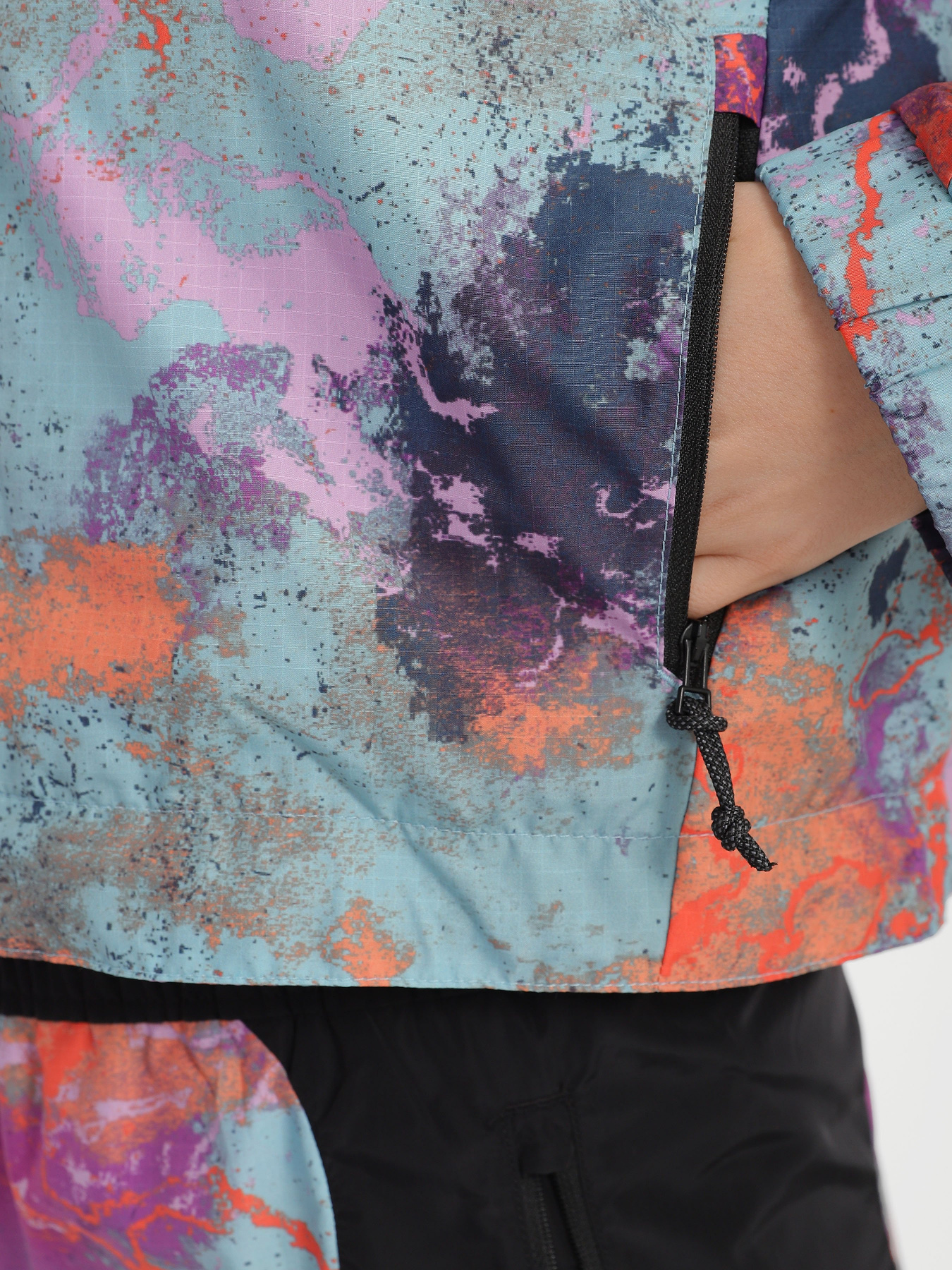 Демісезонна куртка The North Face Printed Dynaka Summer модель NF0A84YZITV1 Фото