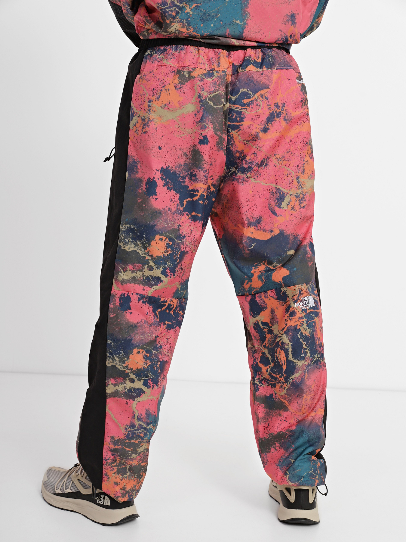 Спортивні штани The North Face Convin Allover Printed модель NF0A83JOIOC1 Фото