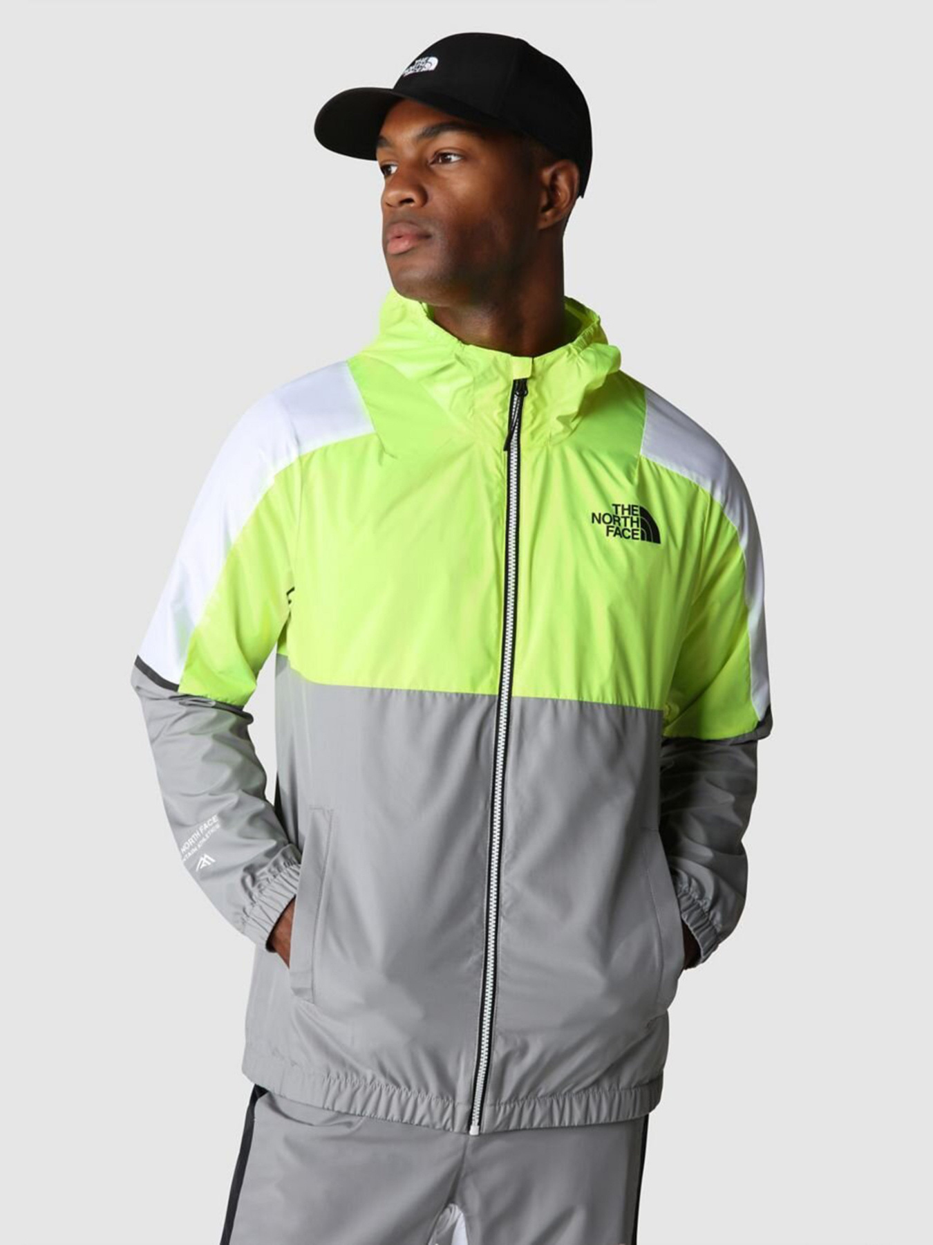 Ветровка The North Face Mountain Athletics модель NF0A823XIJZ1 Фото