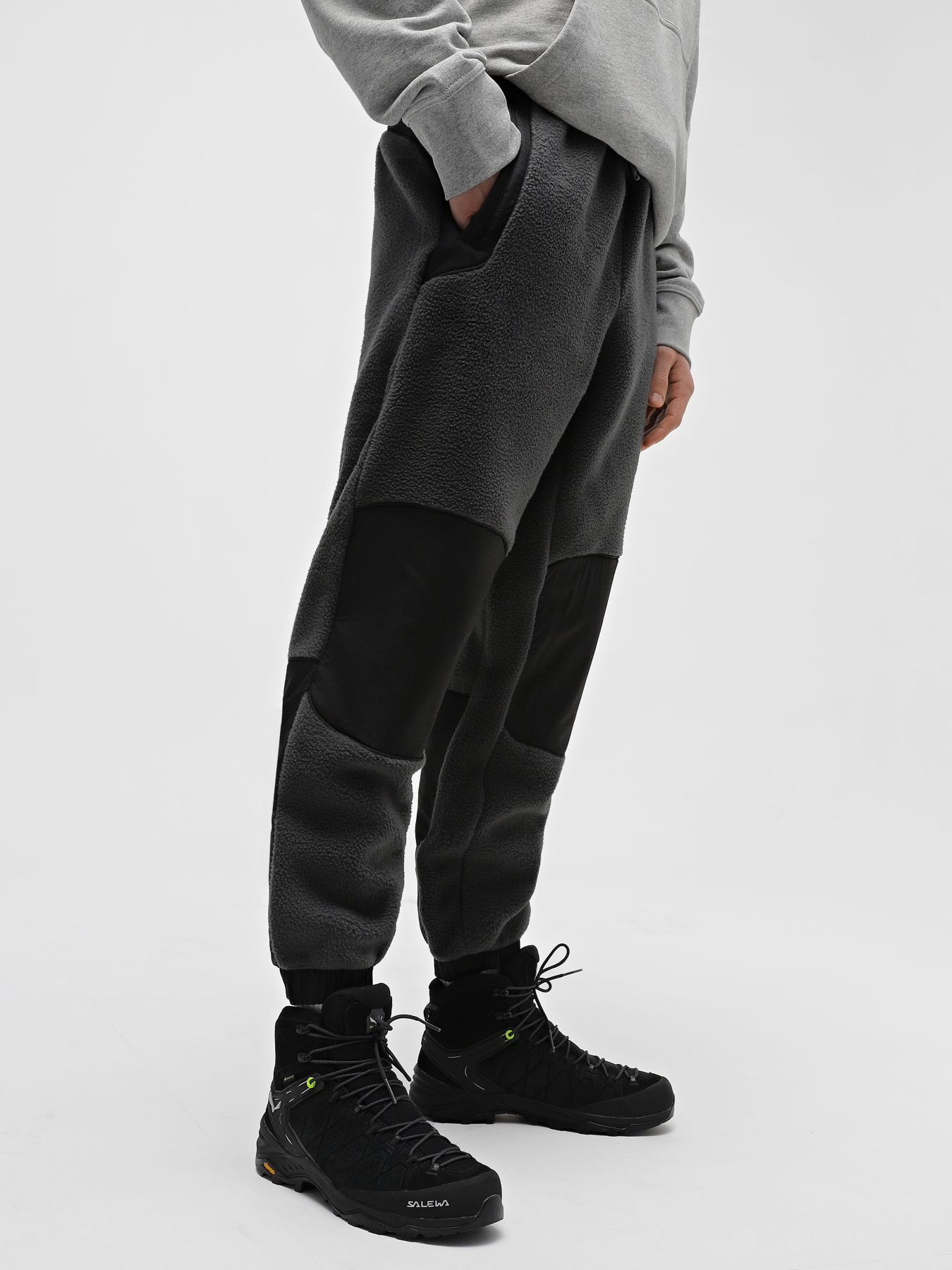 Штаны спортивные The North Face Fleeski Y2K модель NF0A852KMN81 Фото