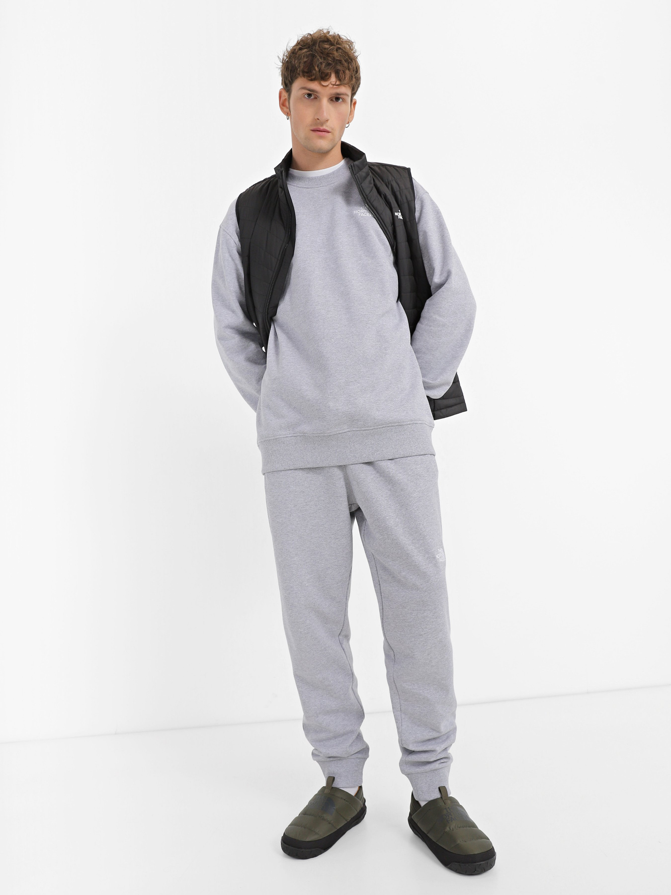 Свитшот The North Face Essential Crew модель NF0A7ZJADYX1 Фото