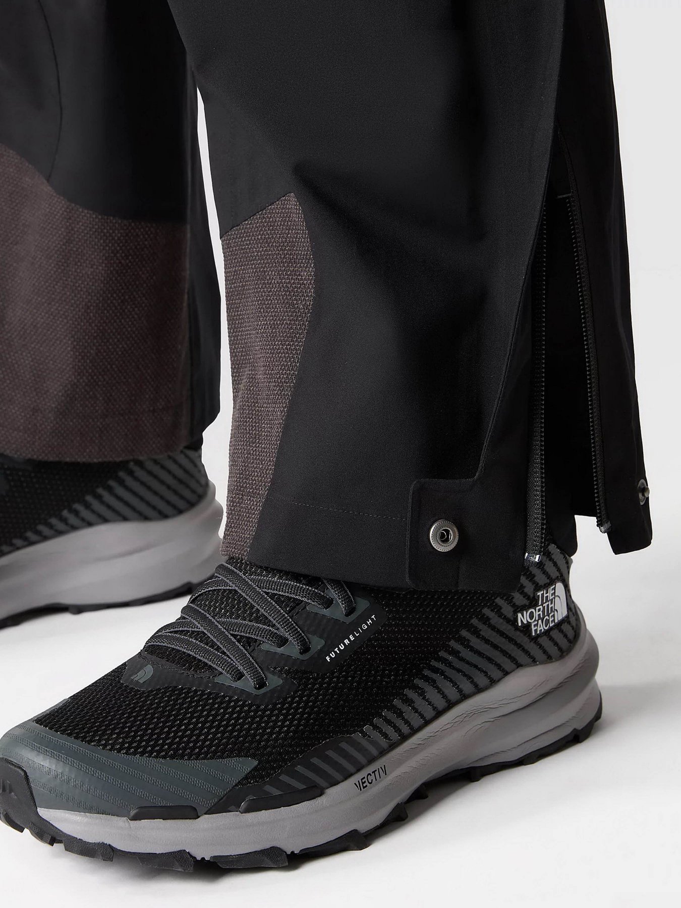 Спортивні штани The North Face Dryzzle FUTURELIGHT™ Full Zip модель NF0A4AHLJK31 Фото