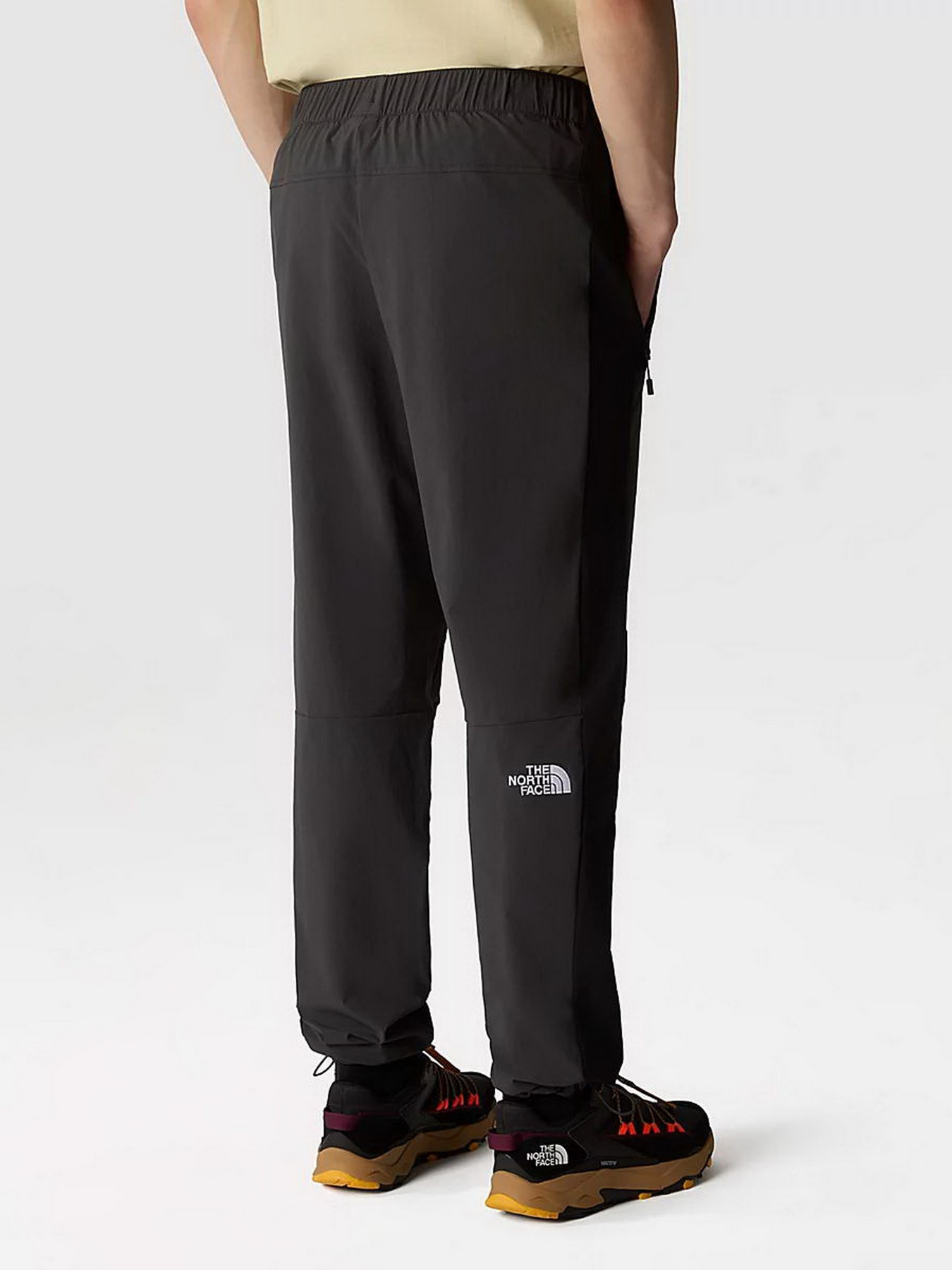 Спортивні штани The North Face Shell модель NF0A852TMN81 Фото