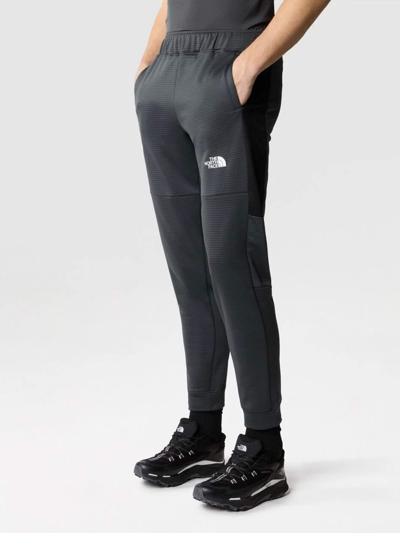 Спортивні штани The North Face Mountain Athletics Polar модель NF0A823UMN81 Фото