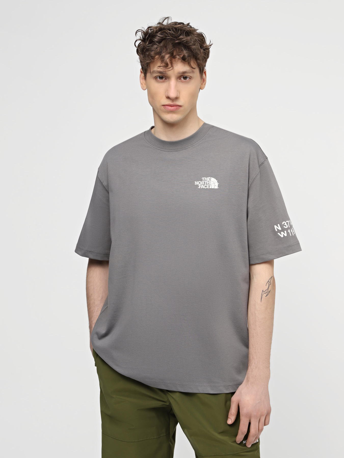 Футболка The North Face U Nse Graphic S/S Tee модель NF0A87F60UZ1 Фото