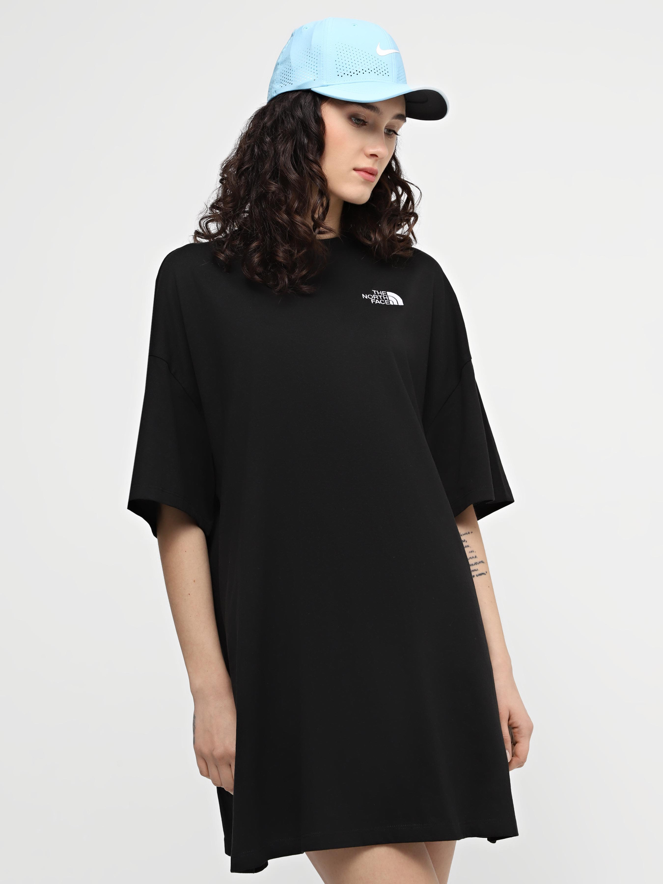 Сукня-футболка The North Face W S/S Simple Dome Tee Dress модель NF0A87NFJK31 Фото