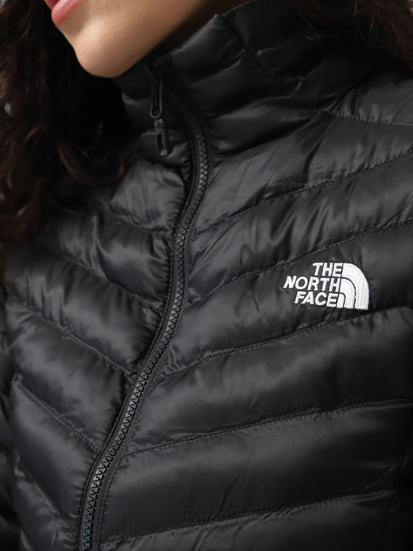 Демісезонна куртка The North Face W Huila Synthetic Jacket модель NF0A85AGJK31 Фото