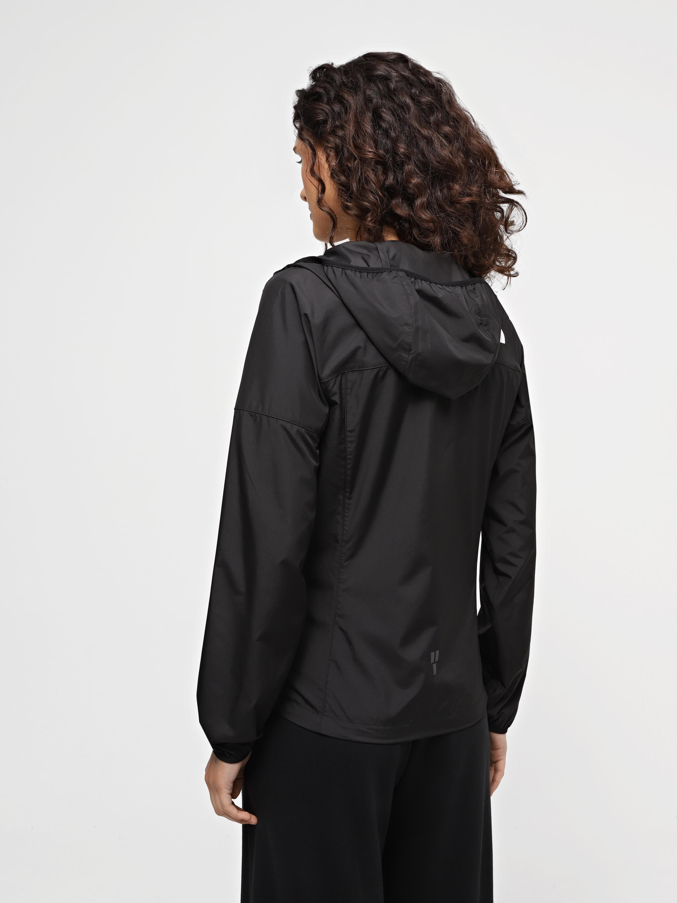 Вітровка The North Face W Higher Run Wind Jacket модель NF0A8720JK31 Фото