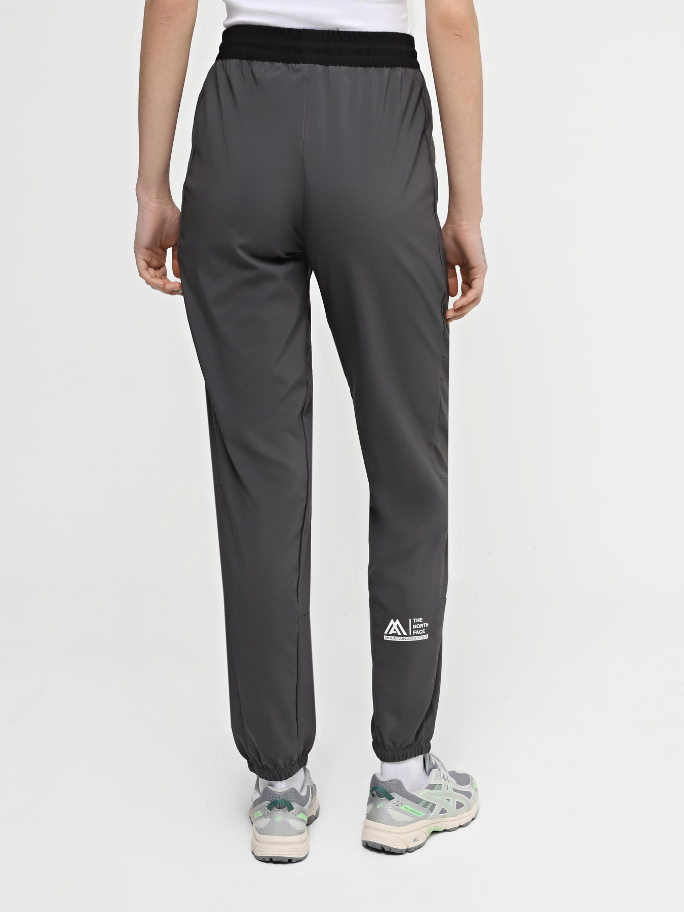 Штаны спортивные The North Face W Ma Wind Track Pant модель NF0A87G5WUO1 Фото