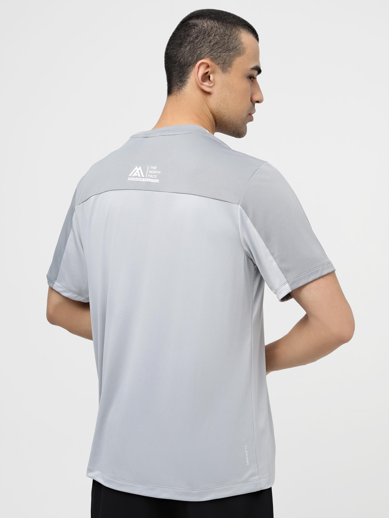 Футболка The North Face M Ma S/S Tee модель NF0A87JJJ4U1 Футболка The North Face M Ma S/S Tee модель NF0A87JJJ4U1 Фото