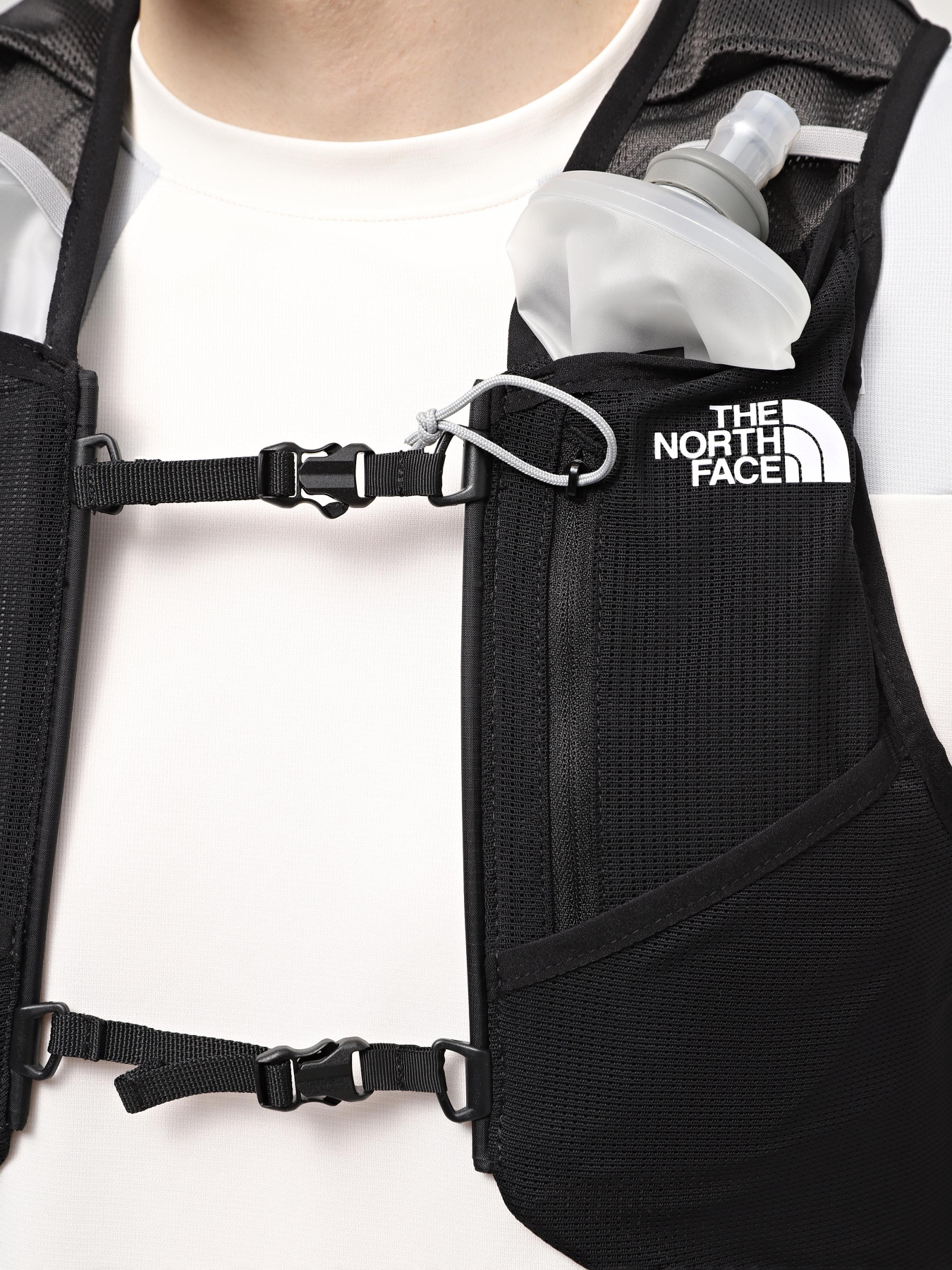 Жилет The North Face Sunriser Run Vest 8 модель NF0A81DZKY41 Жилет The North Face Sunriser Run Vest 8 модель NF0A81DZKY41 Фото