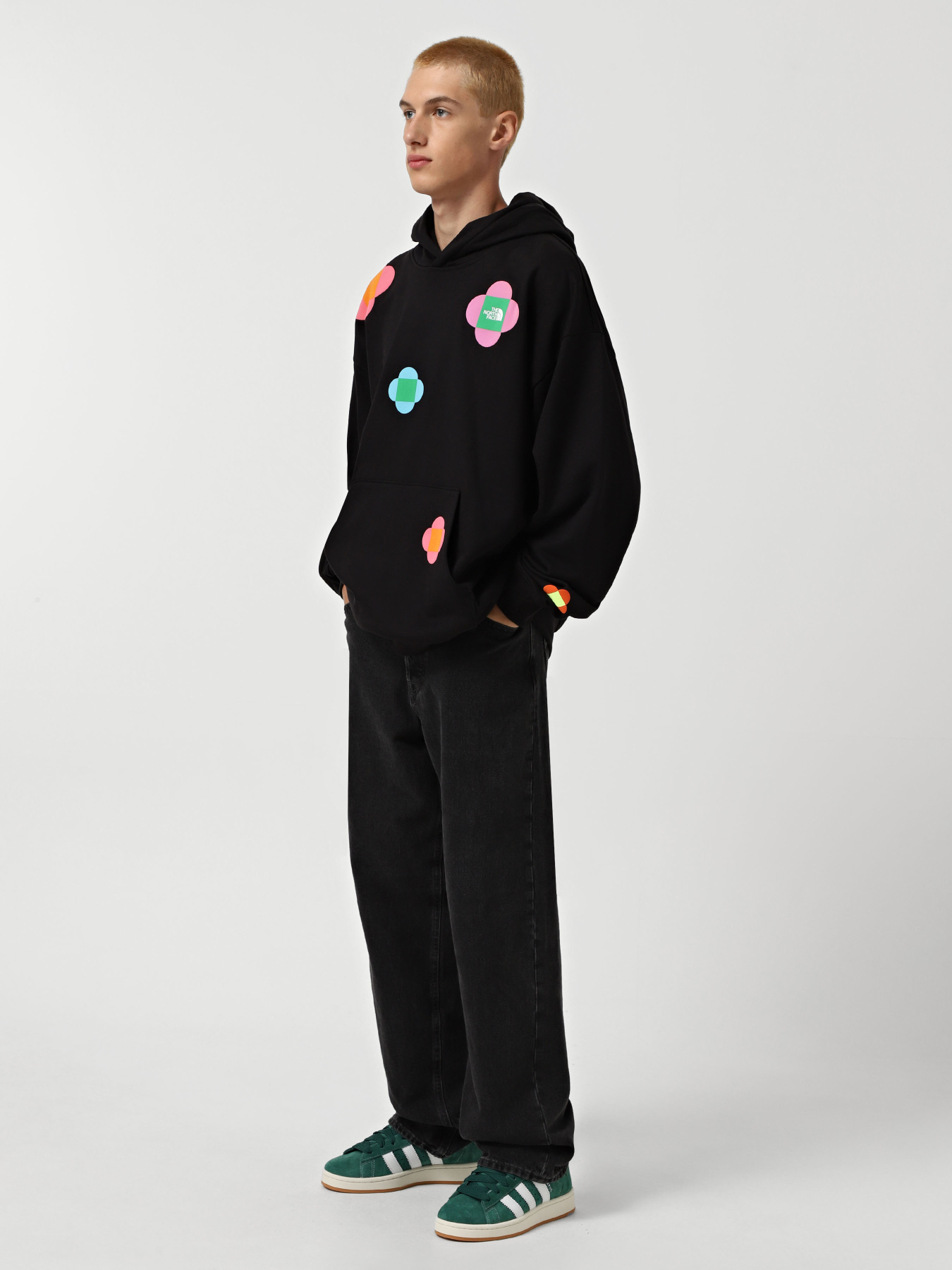 Худи The North Face x Yinka Ilori Let's Blossom Together Graphic модель NF0A89C4JK31 Фото