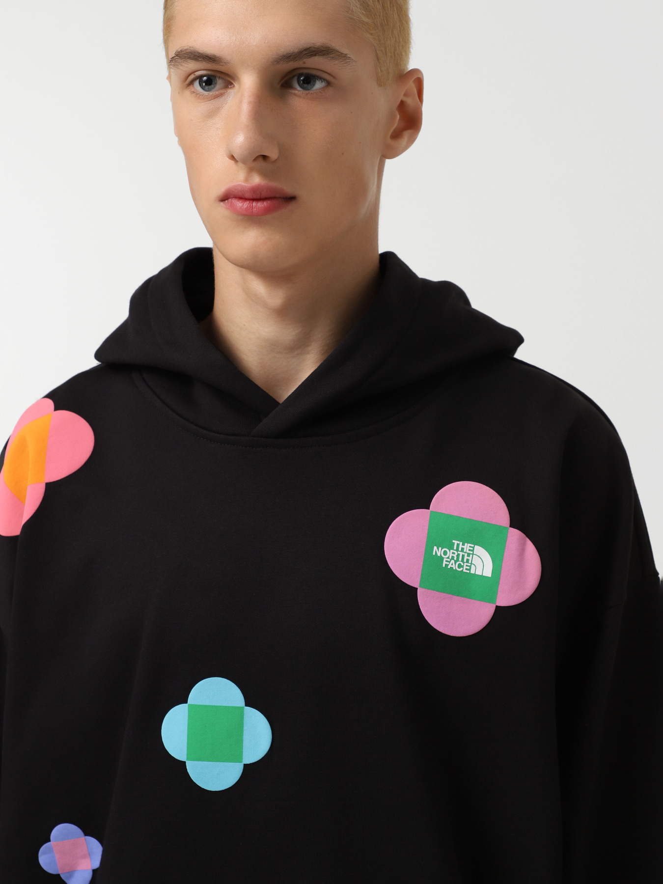 Худи The North Face x Yinka Ilori Let's Blossom Together Graphic модель NF0A89C4JK31 Фото