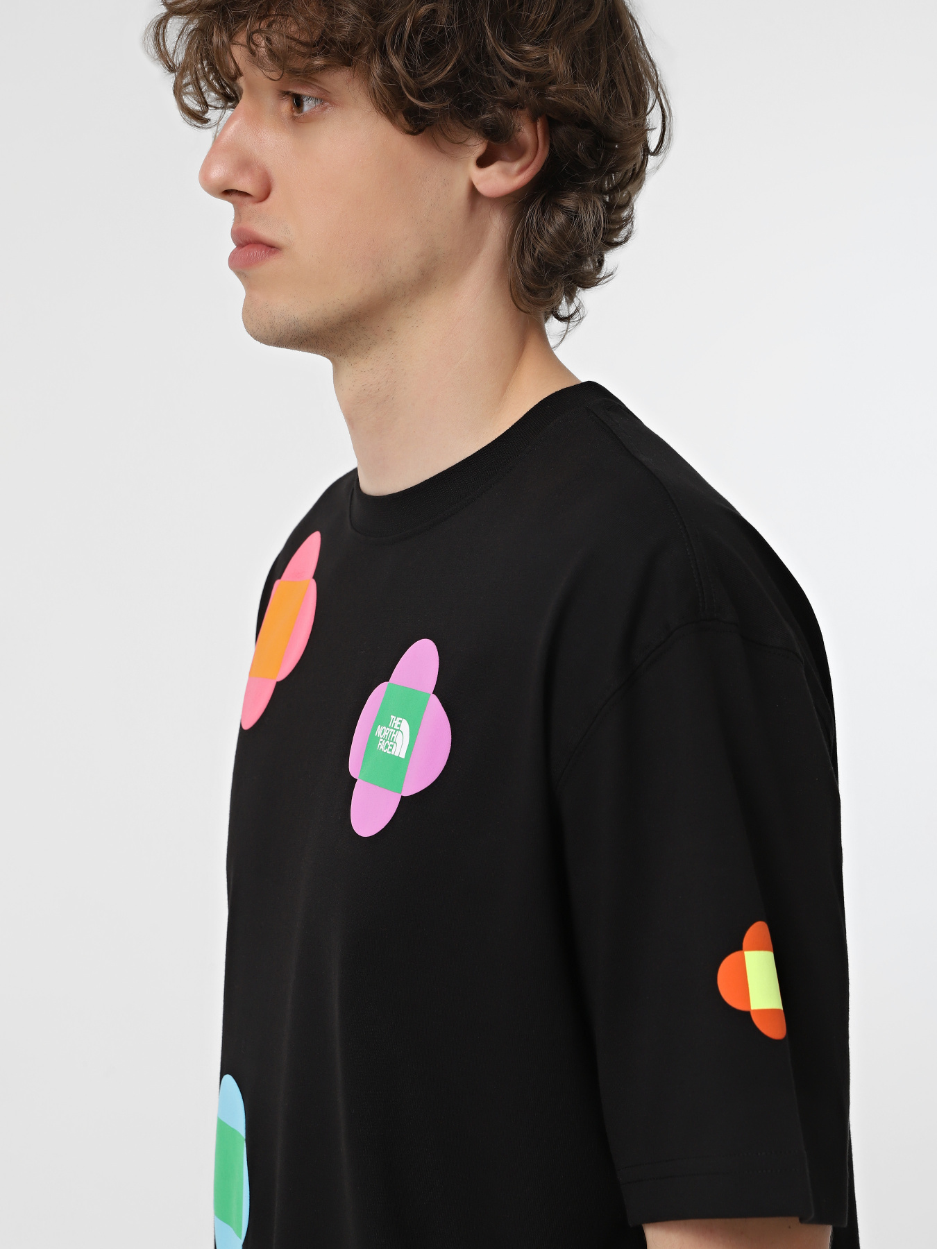 Футболка The North Face x Yinka Ilori Let's Blossom Together Graphic модель NF0A8AMCJK31 Фото