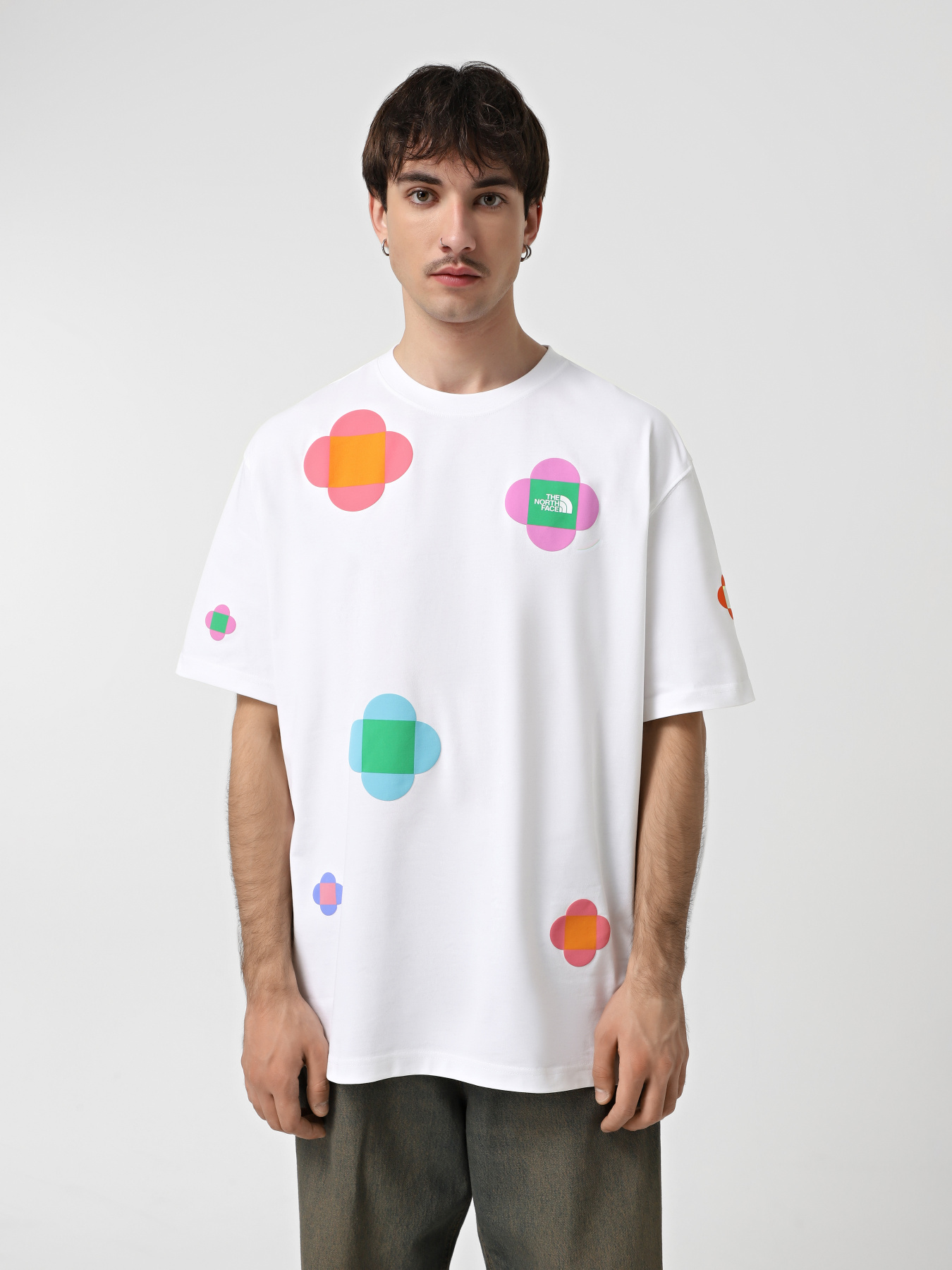 Футболка The North Face x Yinka Ilori Let's Blossom Together Graphic модель NF0A8AMCFN41 Фото