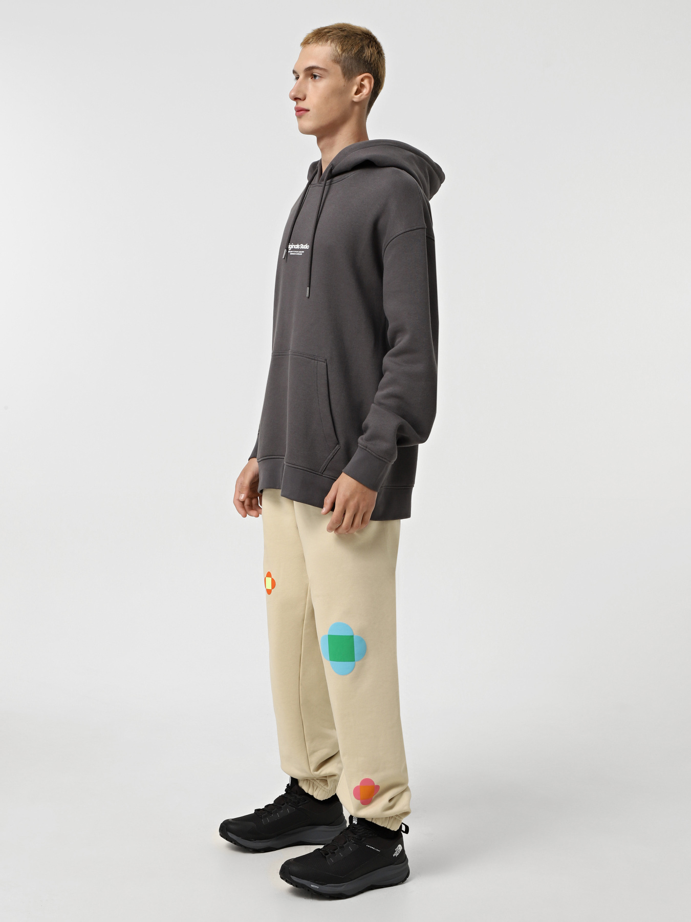 Джогери The North Face x Yinka Ilori Let's Blossom Together Graphic модель NF0A8AQ23X41 Фото